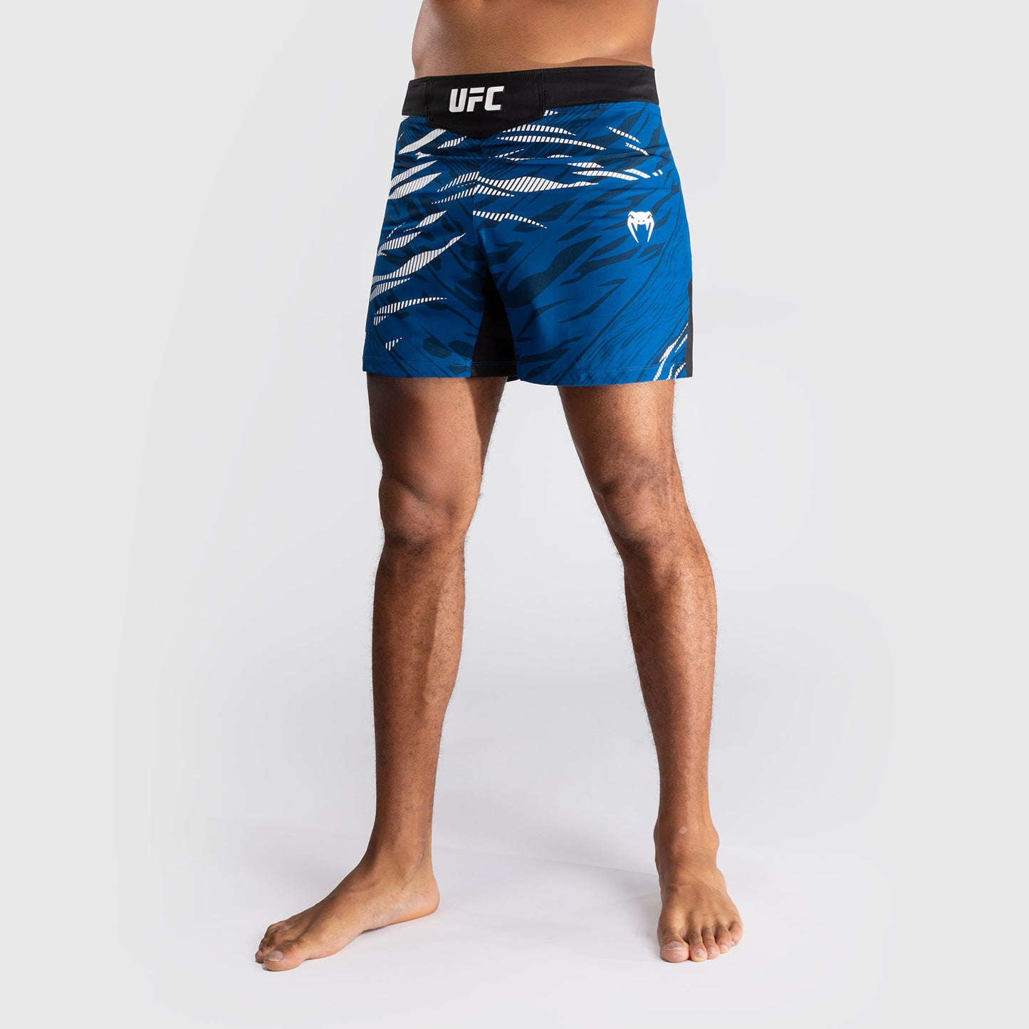 UFC Fusion by Venum Personalizados Authentic Fight Night Shorts de Lucha para Hombre - Ajuste Corto - Azul