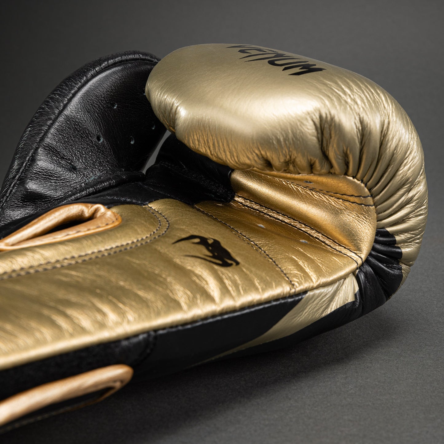 Guantes de boxeo Venum Hammer Pro con velcro - Negro/Dorado