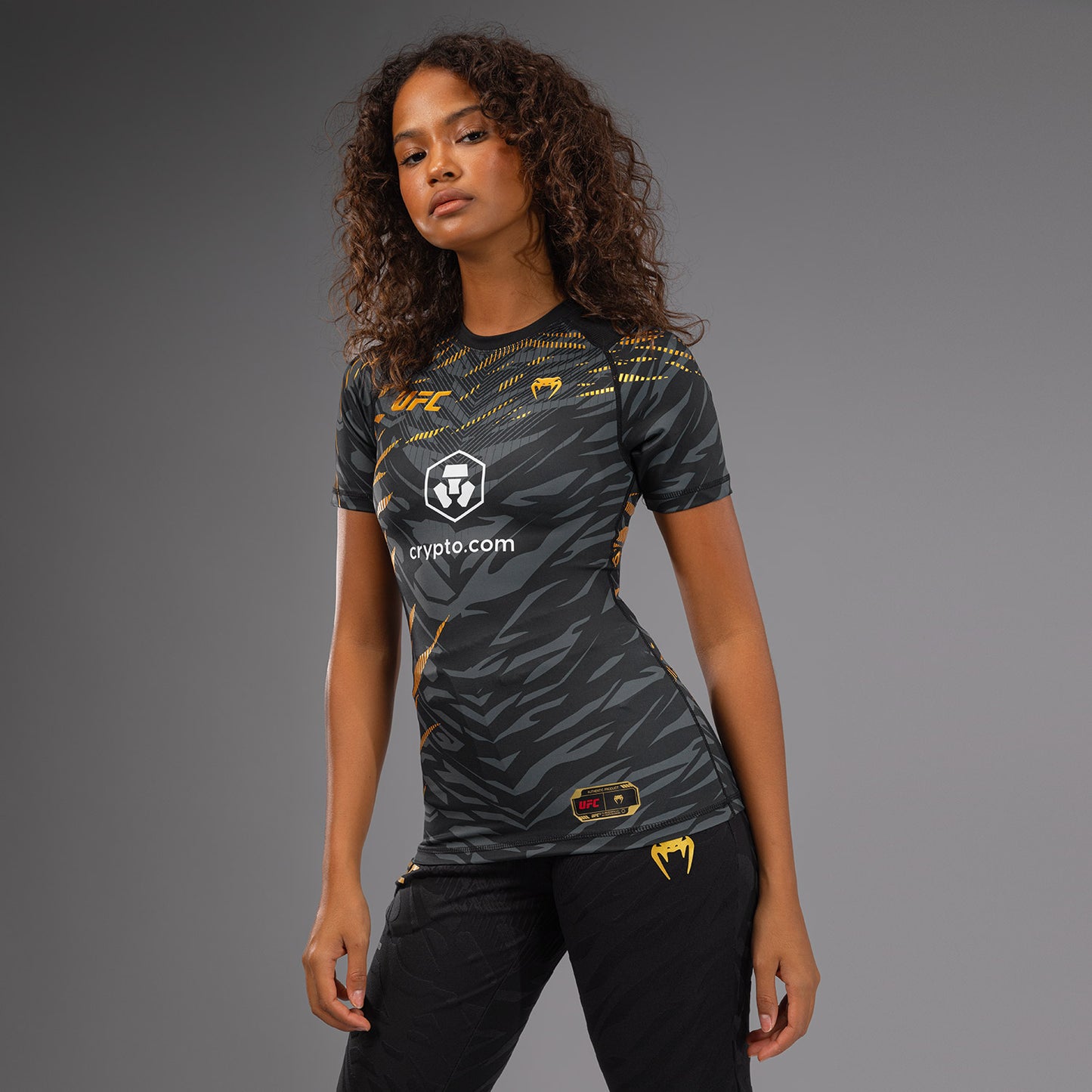 UFC Fusion by Venum Authentic Fight Night Rashguard de Manga Corta de Rendimiento para Mujer - Champion