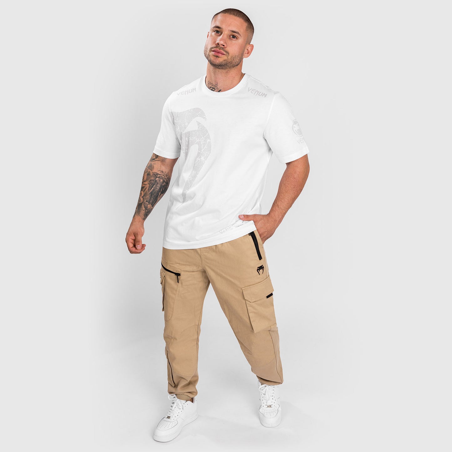 Camiseta Venum Giant Regular Fit - Blanco