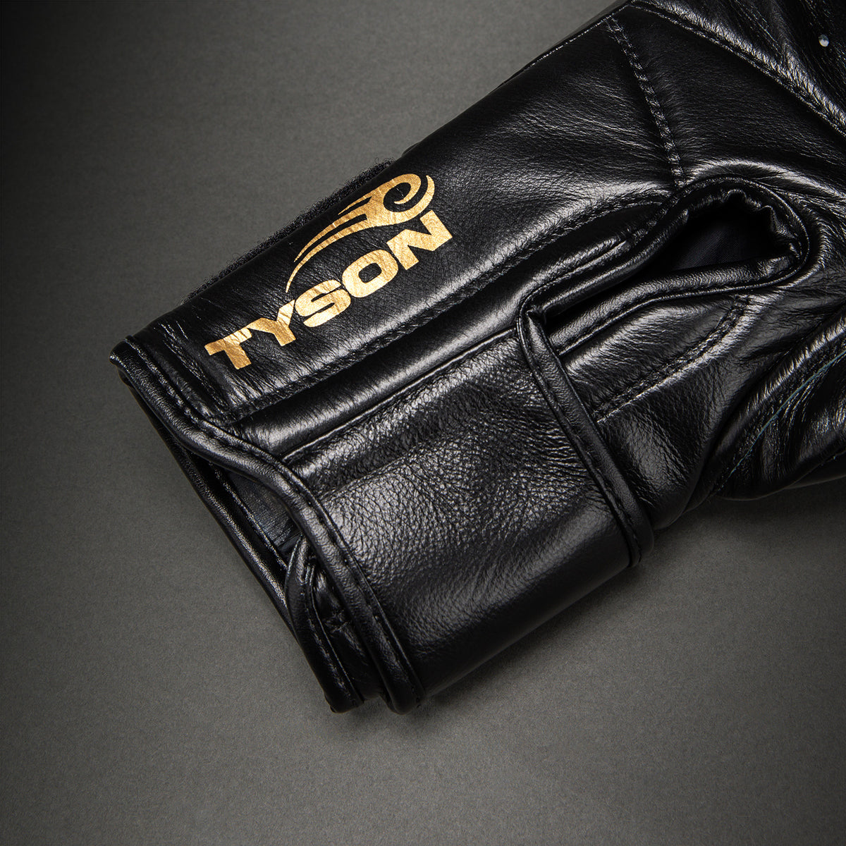 Venum Giant 2.0 Guantes de Boxeo Pro Mike Tyson – Negro/Oro - Bolsa con cordón incluida