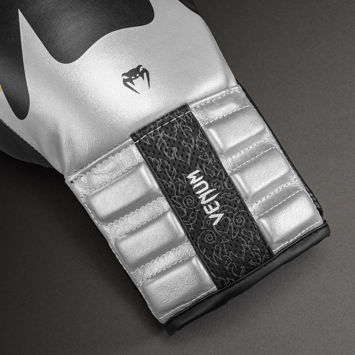 Venum Reverso Guantes de Boxeo – Negro/Plata