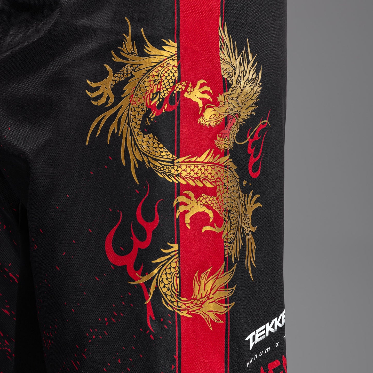 Venum x TEKKEN 8 - Marshall Law Pantalones de Lucha - Negro/Rojo/Dorado
