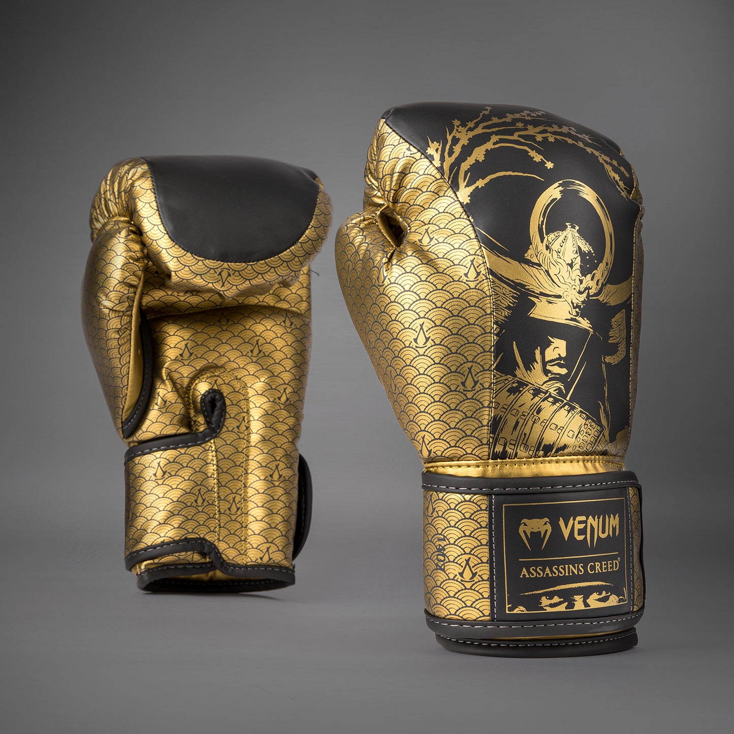Venum x Assassin’s Creed Shadows Guantes de boxeo - Negro/Oro