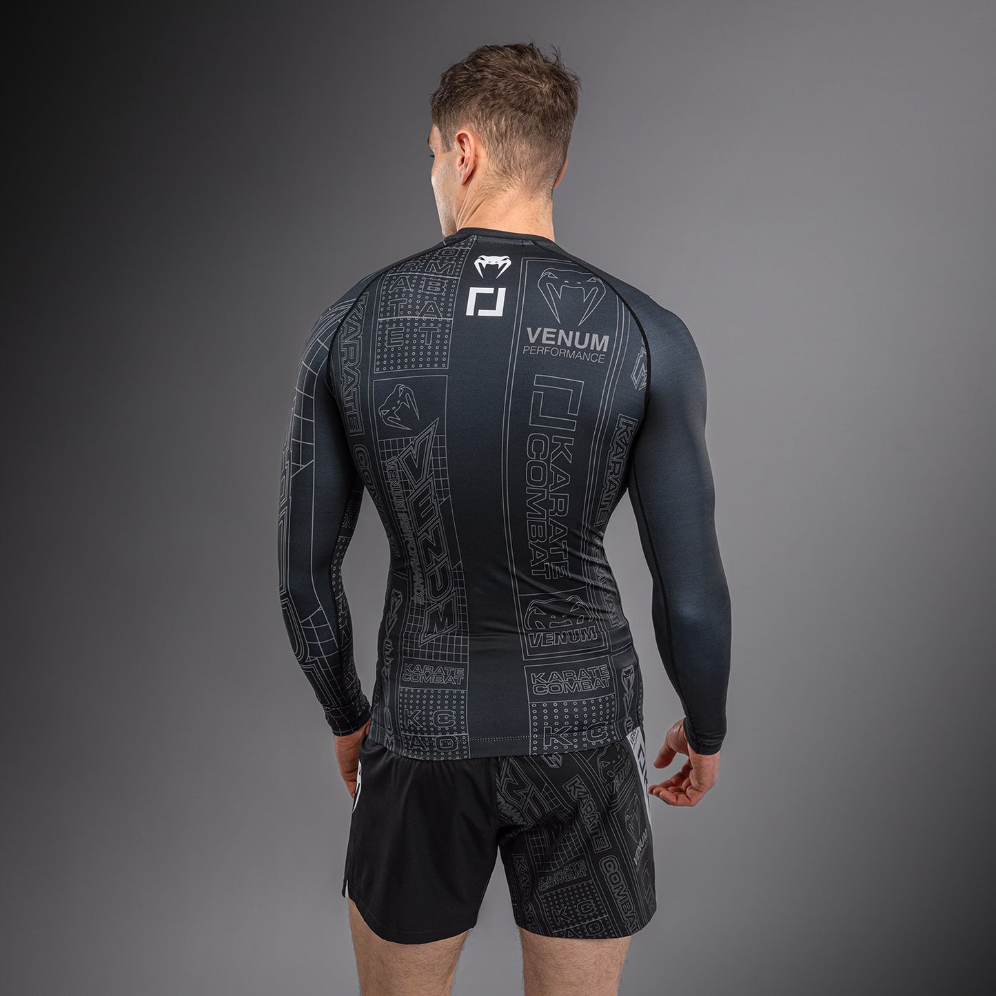 Karate Combat by Venum Rashguard Manga Larga – Negro/Gris