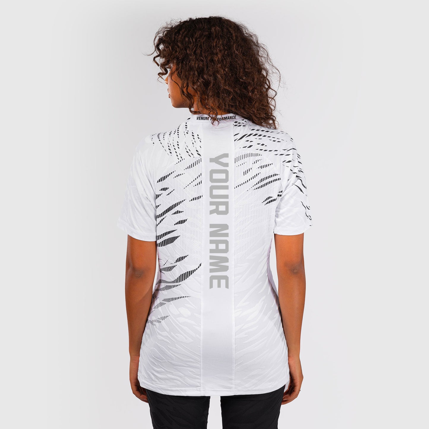UFC Fusion by Venum Personalizados Authentic Fight Night Camiseta de Salida para Mujer - Blanco