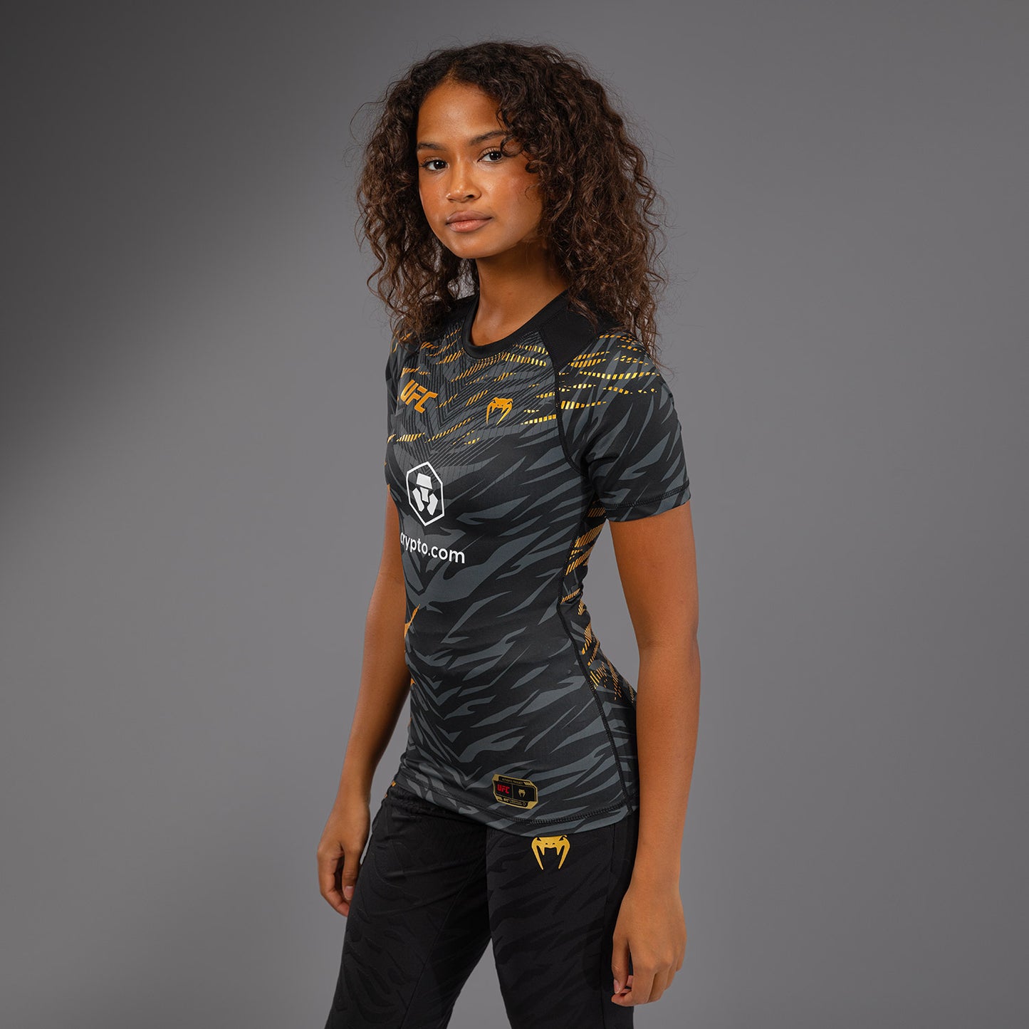 UFC Fusion by Venum Authentic Fight Night Rashguard de Manga Corta de Rendimiento para Mujer - Champion