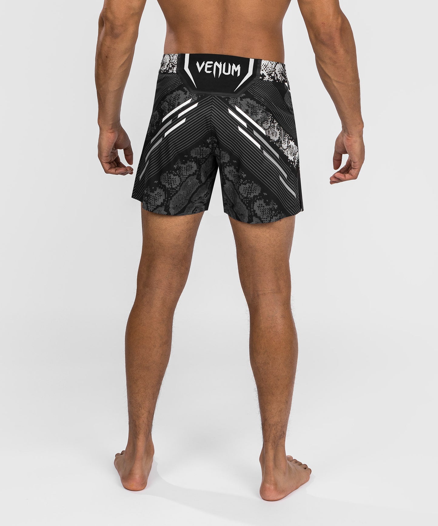 UFC Adrenaline by Venum Personalized Authentic Fight Night Pantalón Corto de Lucha para Hombre - Corte Corto – Negro