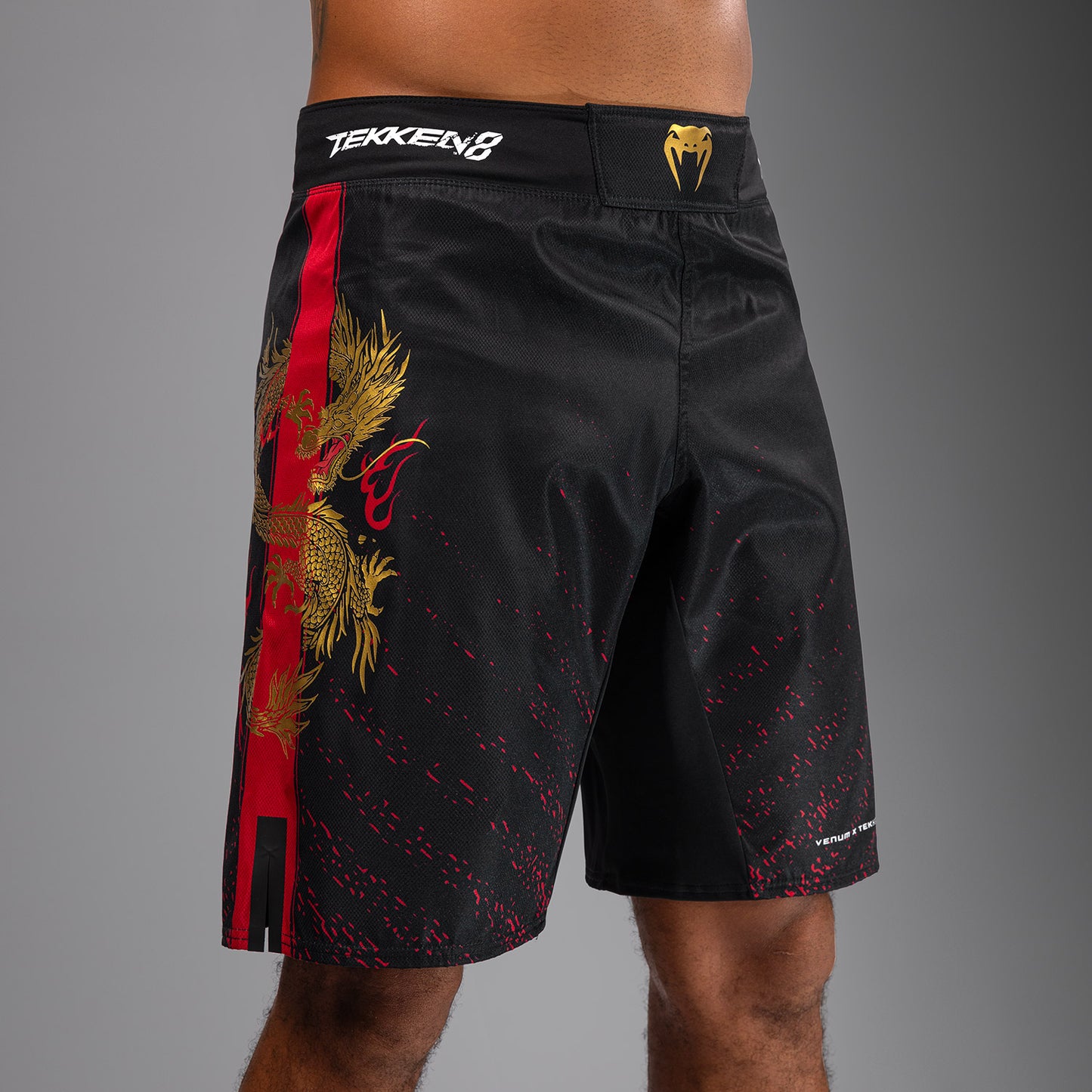 Venum x TEKKEN 8 - Marshall Law Pantalones de Lucha - Negro/Rojo/Dorado