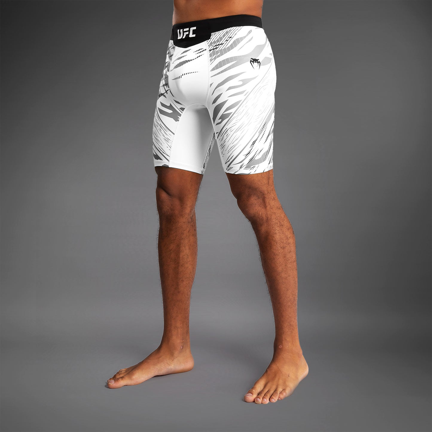 UFC Fusion by Venum Authentic Fight Night Vale Tudo Shorts para Hombre - Blanco