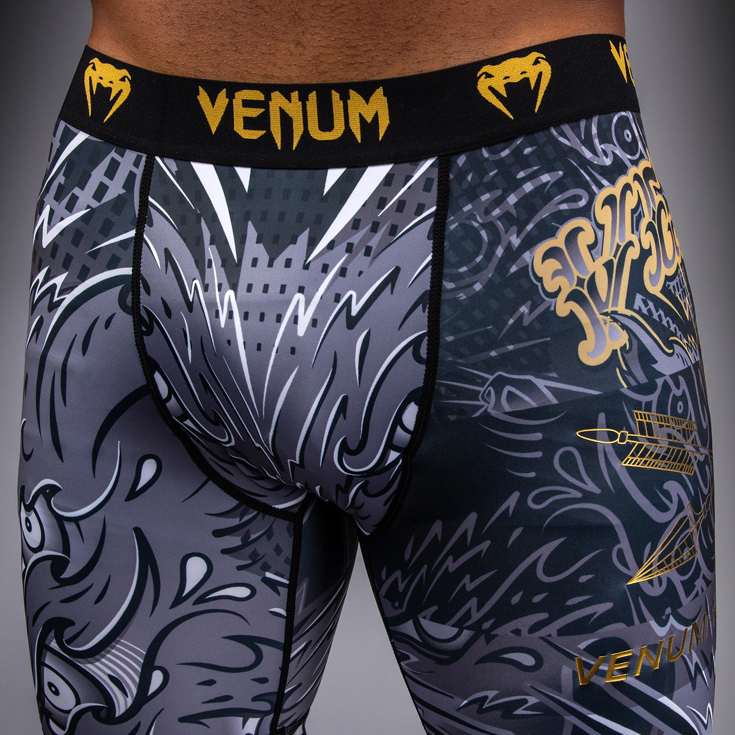Venum Wolf Atak Short de Compresión – Negro/Gris