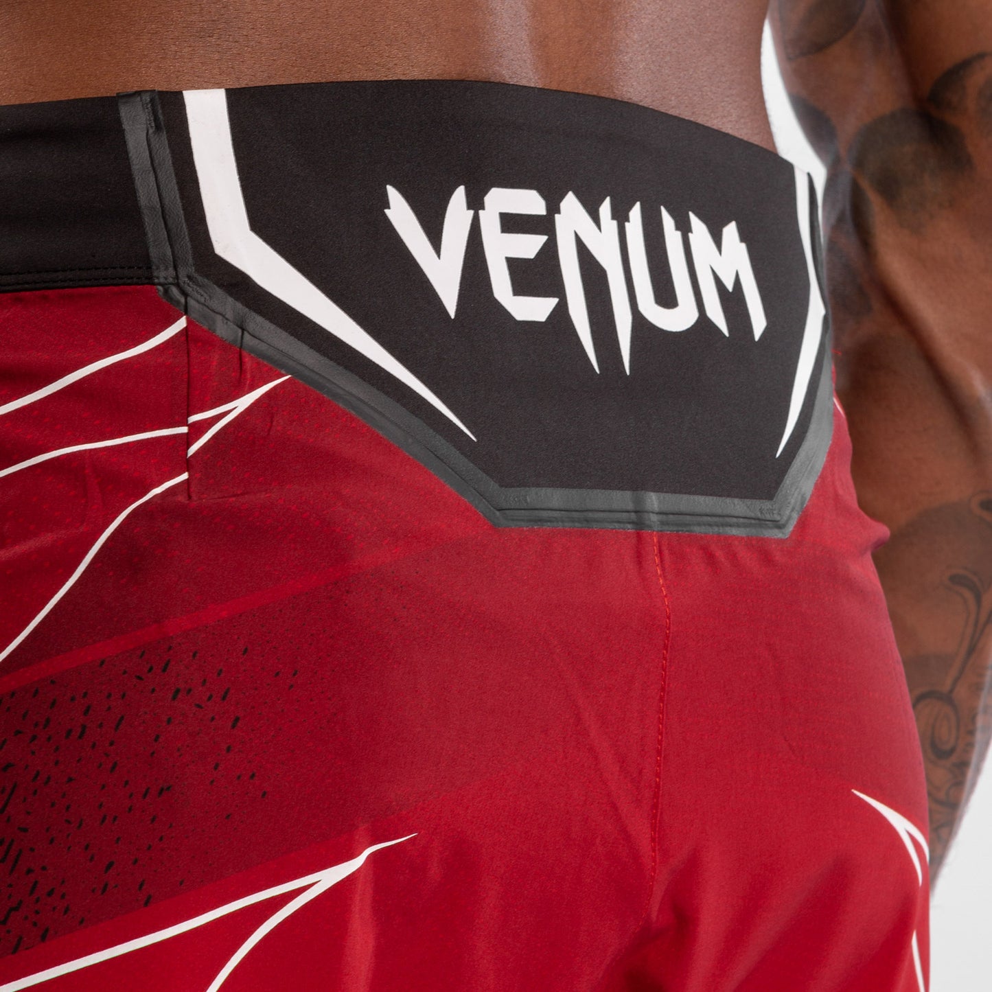 Venum UFC Authentic Fight Night Short para Hombre – Rojo