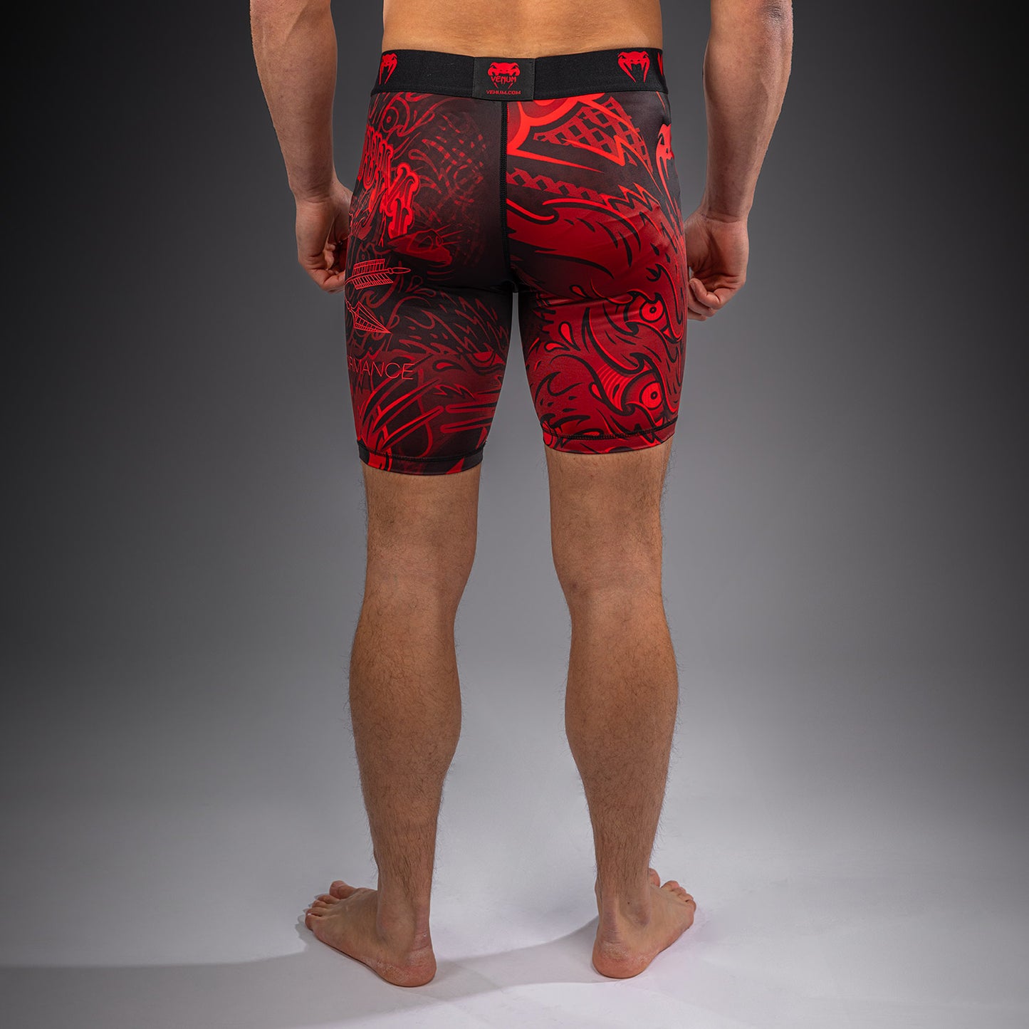 Venum Wolf Atak Short de Compresión – Negro/Rojo