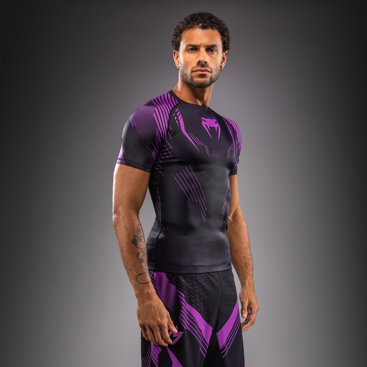 Venum No-Gi 6.0 Rashguard Manga Corta - Negro/Púrpura
