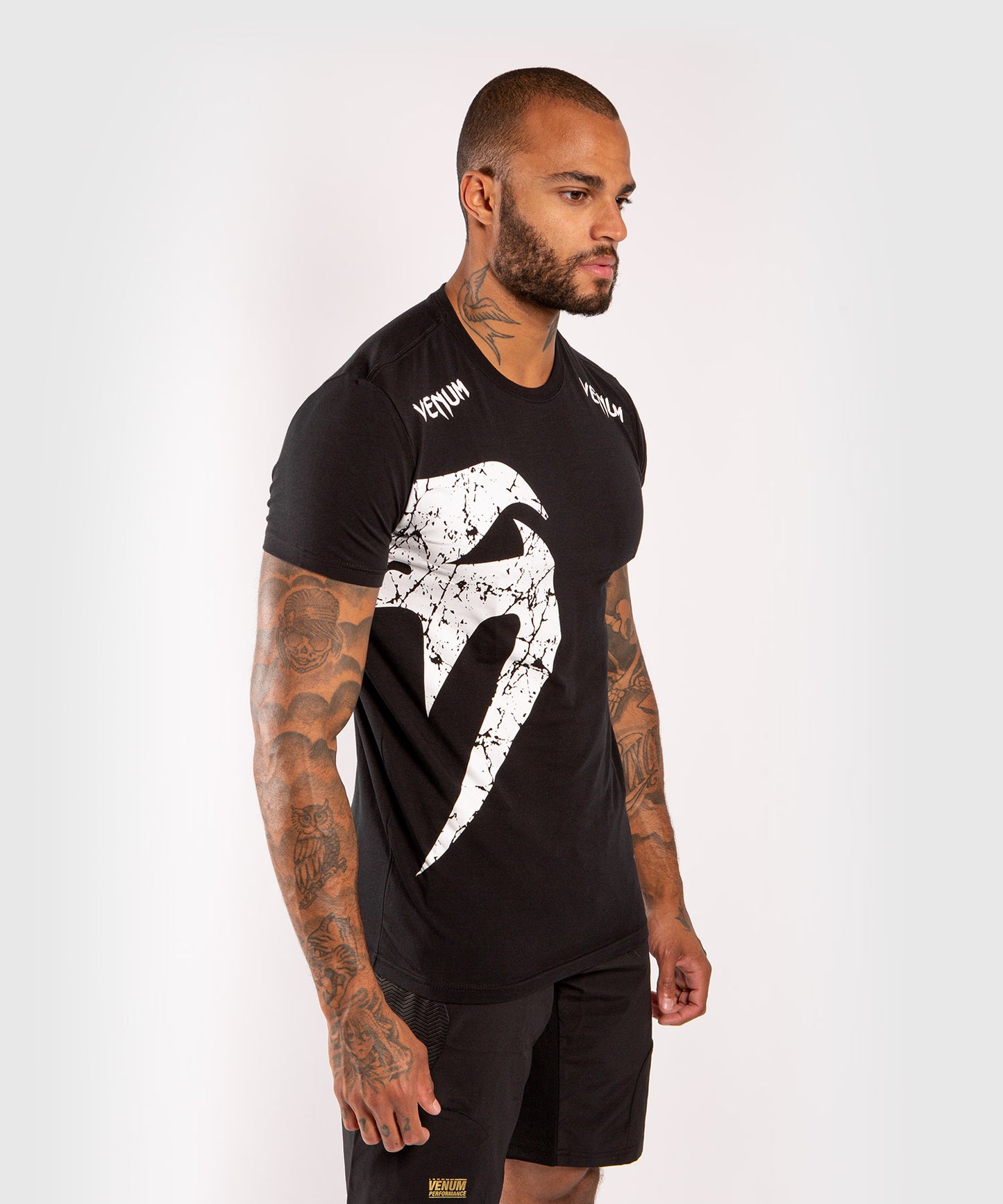 Camiseta Venum Giant - Negro