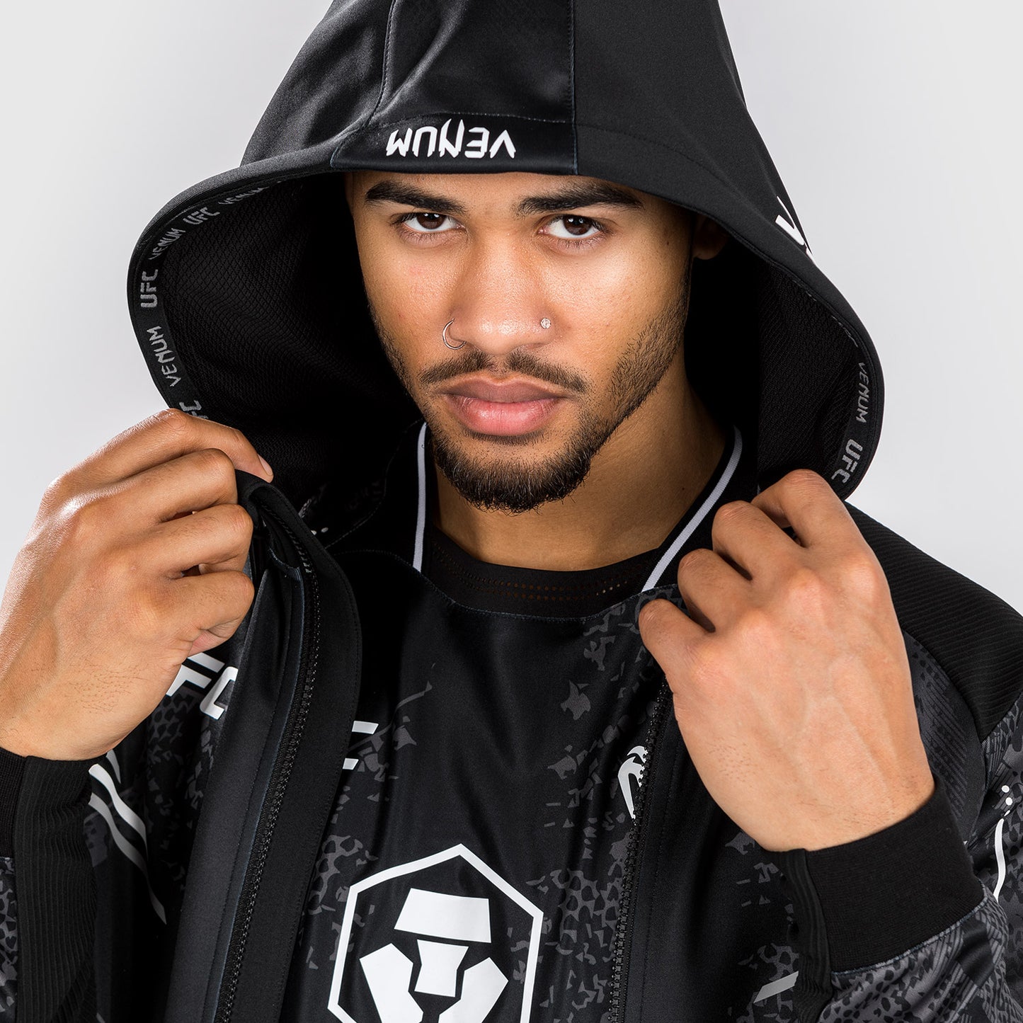 UFC Adrenaline by Venum Authentic Fight Night Sudadera con capucha Walkout para Hombre - Negra