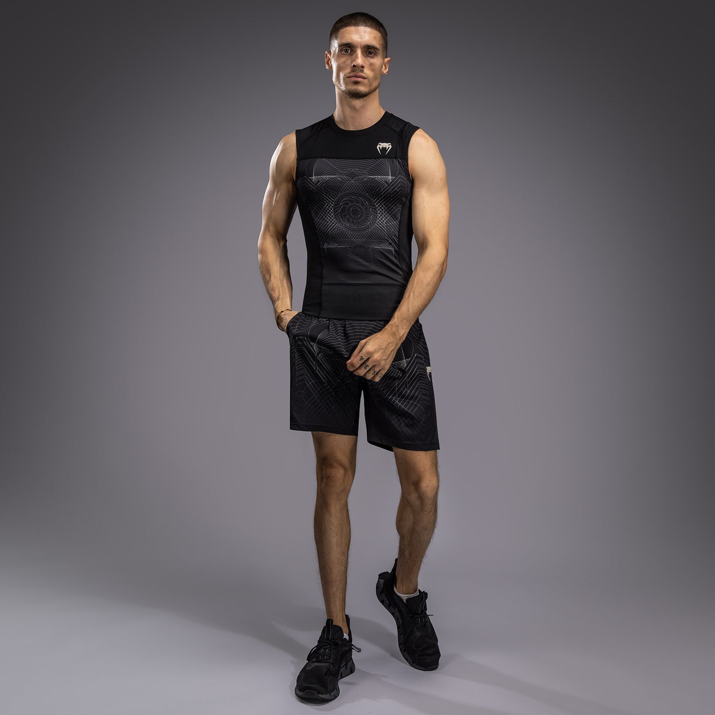 Venum G-Fit Air Rashguard sin Mangas para Hombre - Negro Profundo/Arena del desierto
