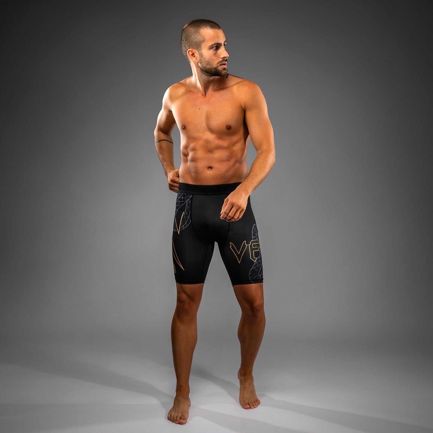 Venum Serpenti Shorts Vale Tudo – Negro/Plata/Dorado