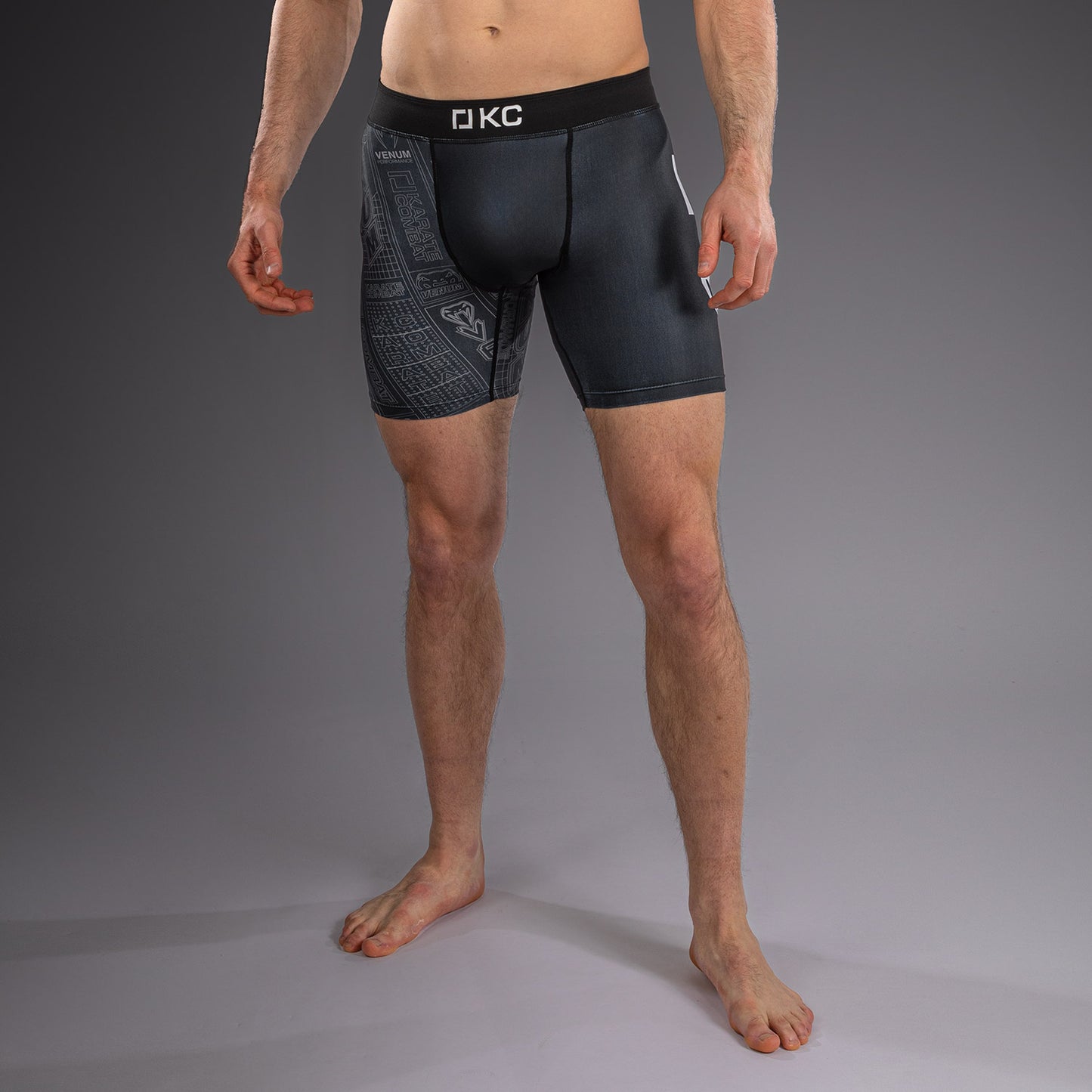 Karate Combat by Venum Short de Compresión – Negro/Gris
