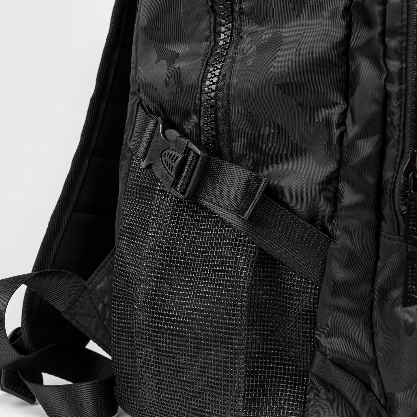 Venum Challenger Pro Mochila (20-25L) – Negro/Camo Oscuro