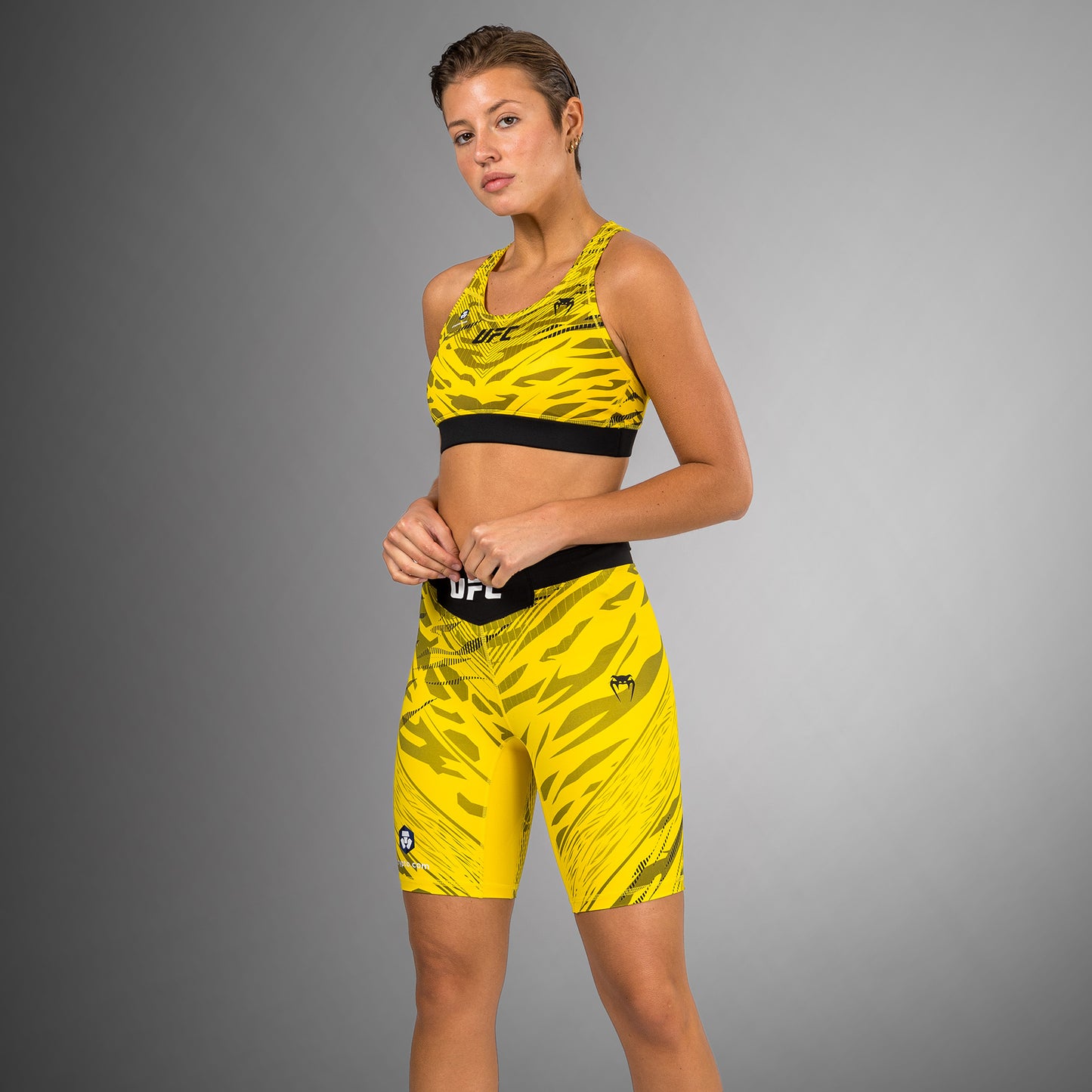 UFC Fusion by Venum Authentic Fight Night Vale Tudo Shorts para Mujer - Ajuste Largo - Amarillo