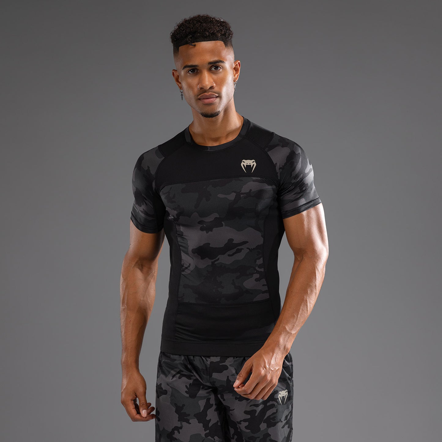 Venum G-Fit Air Rashguard de Manga Corta para Hombre - Camuflaje Urbano Digital