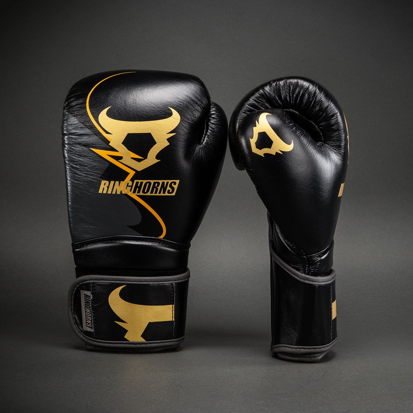 Ringhorns Charger by Venum Guantes de Boxeo Charger – Negro/Oro