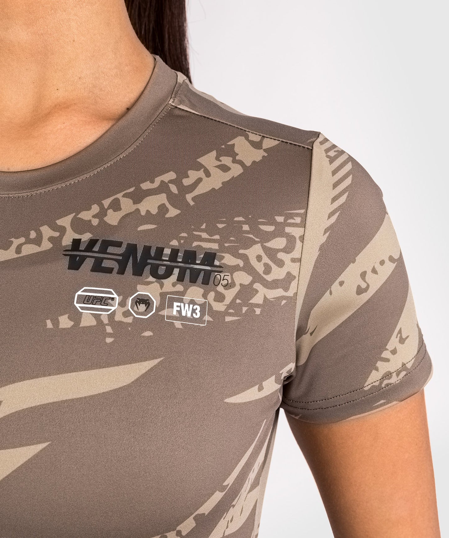 UFC Adrenaline By Venum Fight Week Camiseta de Mujer Dry-Tech - Desert Camo