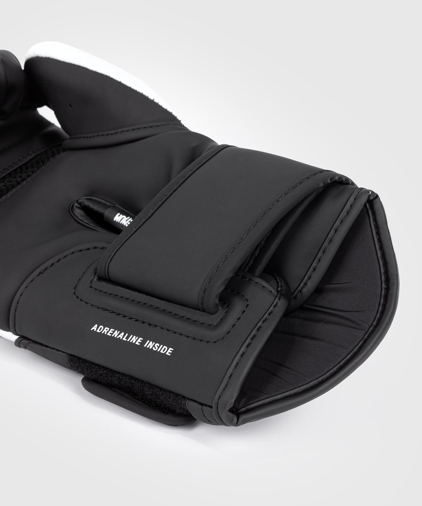 Venum Challenger 4.0 Guantes de Boxeo - Negro/Blanco