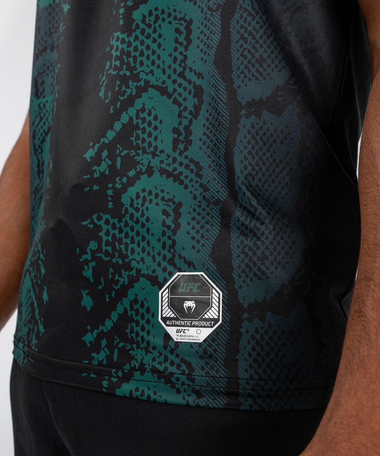 UFC Adrenaline by Venum Personalized Authentic Fight Night Camiseta de hombre - Emerald Edition - Verde/Negro