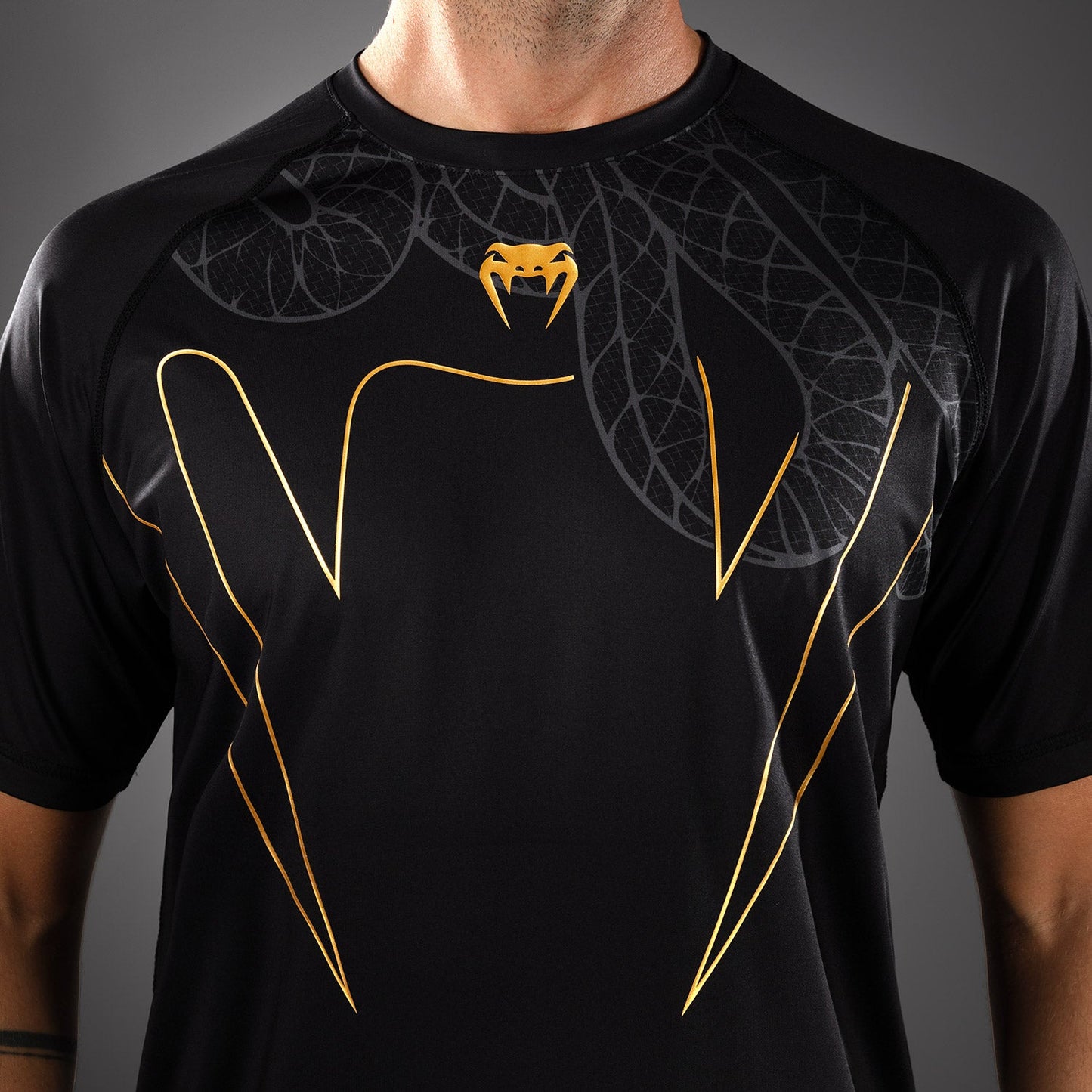 Venum Serpenti Dry Tech Camiseta – Negro/Plata/Dorado