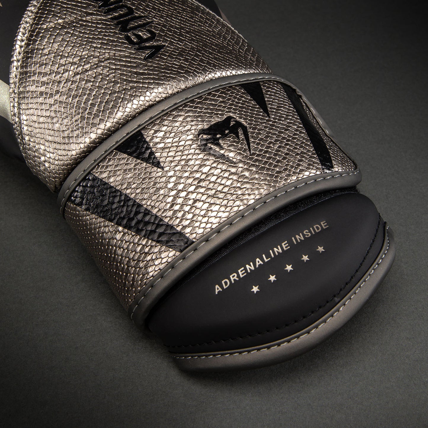 Venum Challenger 4.0 Scales Guantes de Boxeo – Plata/Negro