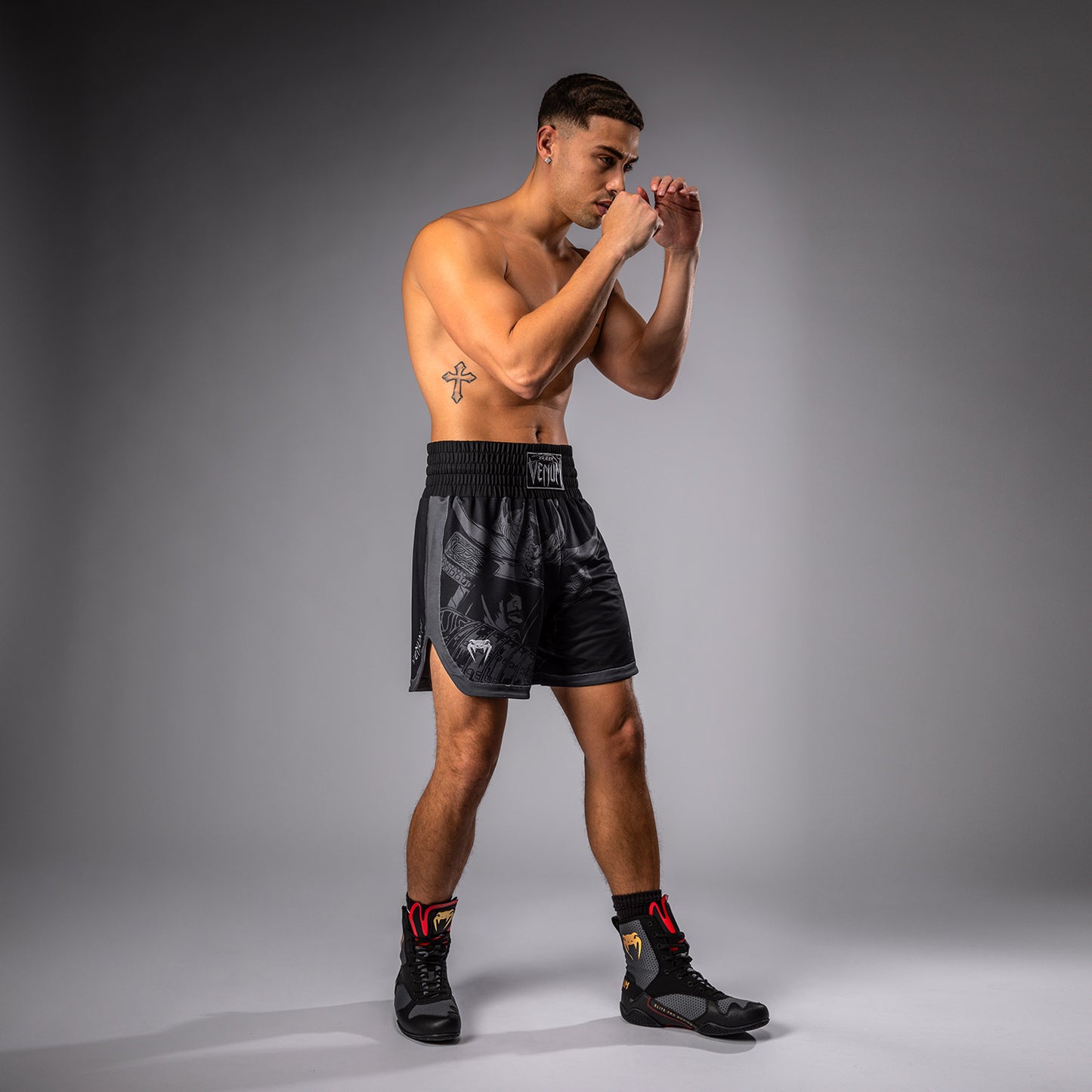 Venum x Assassin’s Creed Shadows Short de boxeo para hombre - Negro