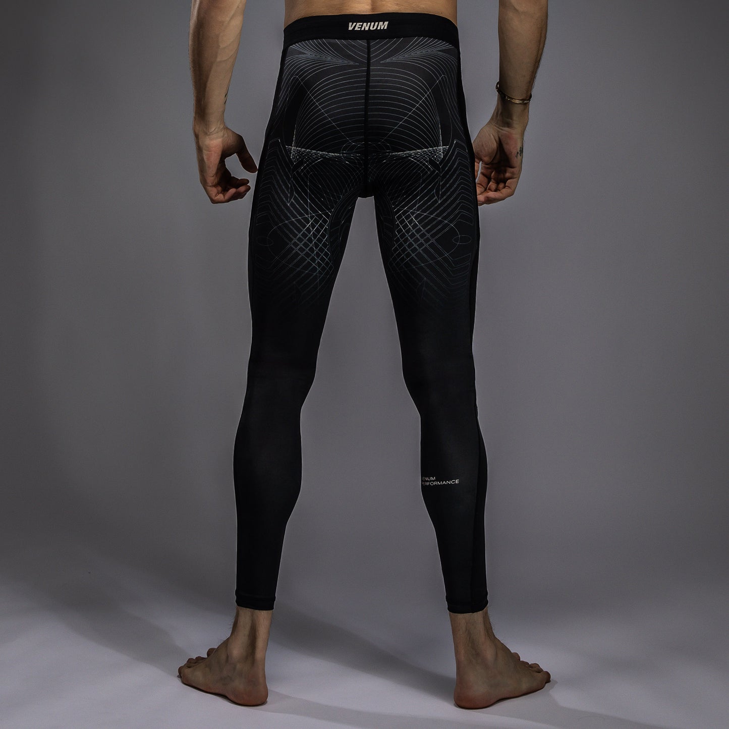 Venum G-Fit Air Spats para Hombre - Negro Profundo/Arena del desierto