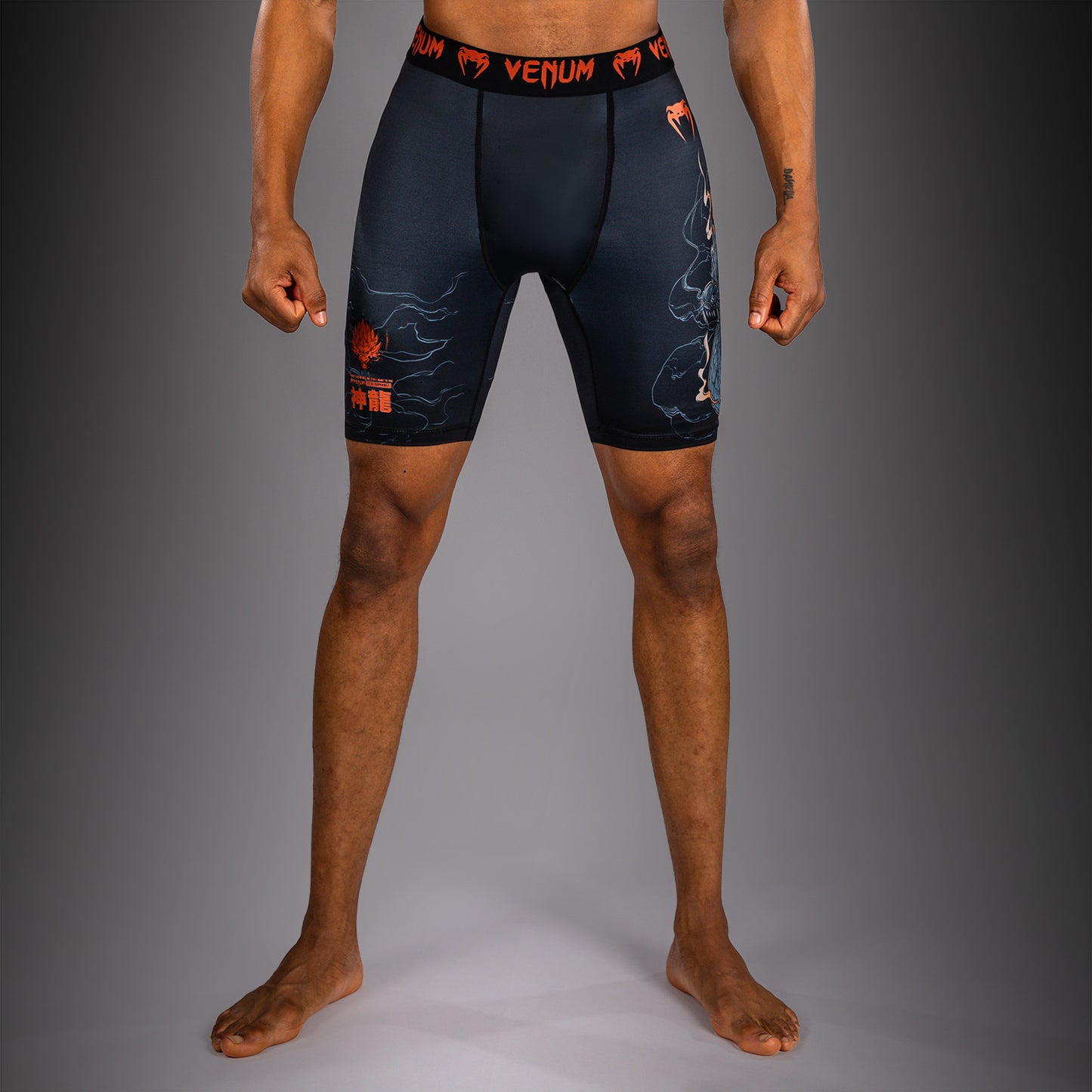 Venum Thunder Dragon Short de Compresión – Negro/Gris/Cobre