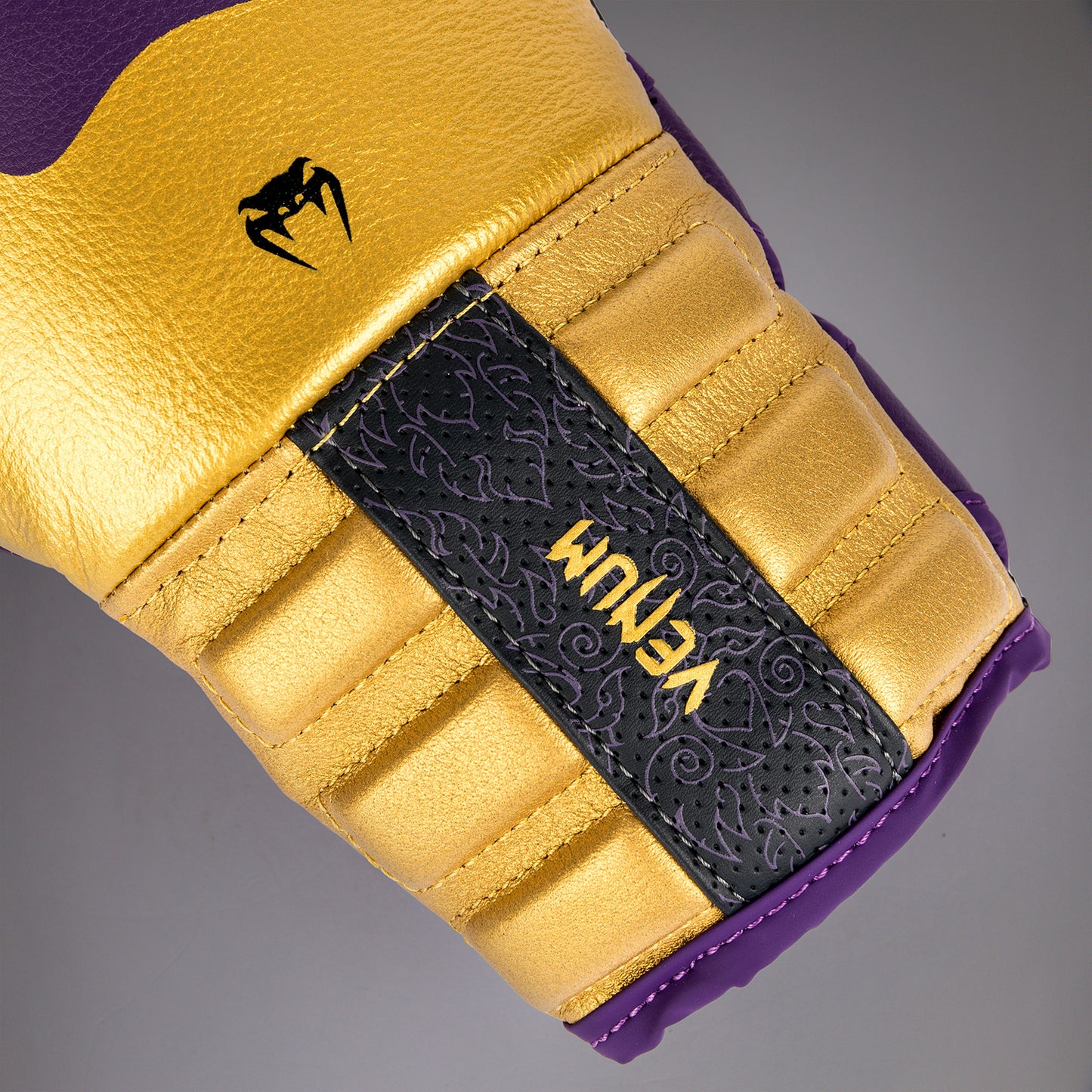 Venum Reverso Guantes de boxeo - Morado oscuro/Oro