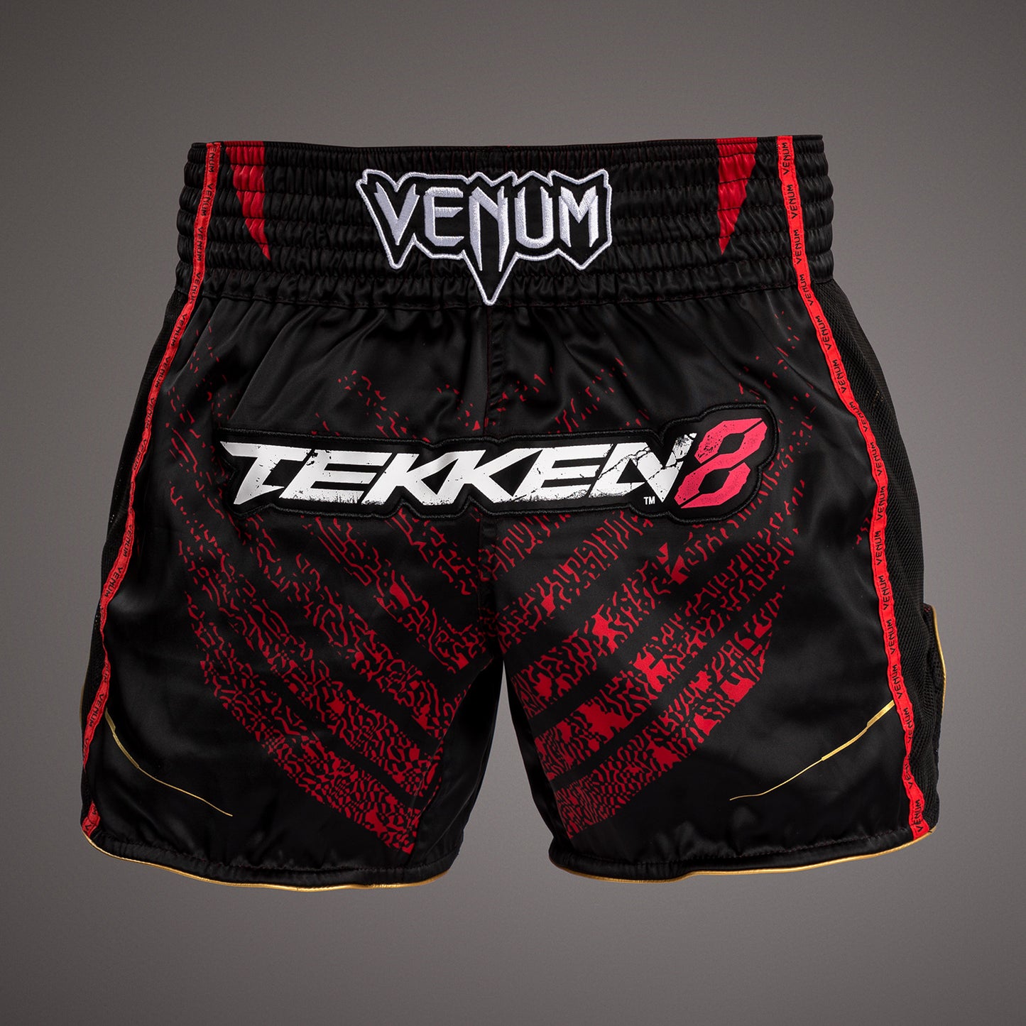Venum x TEKKEN 8 - Marshall Law Muay Thai Shorts - Negro/Rojo/Dorado