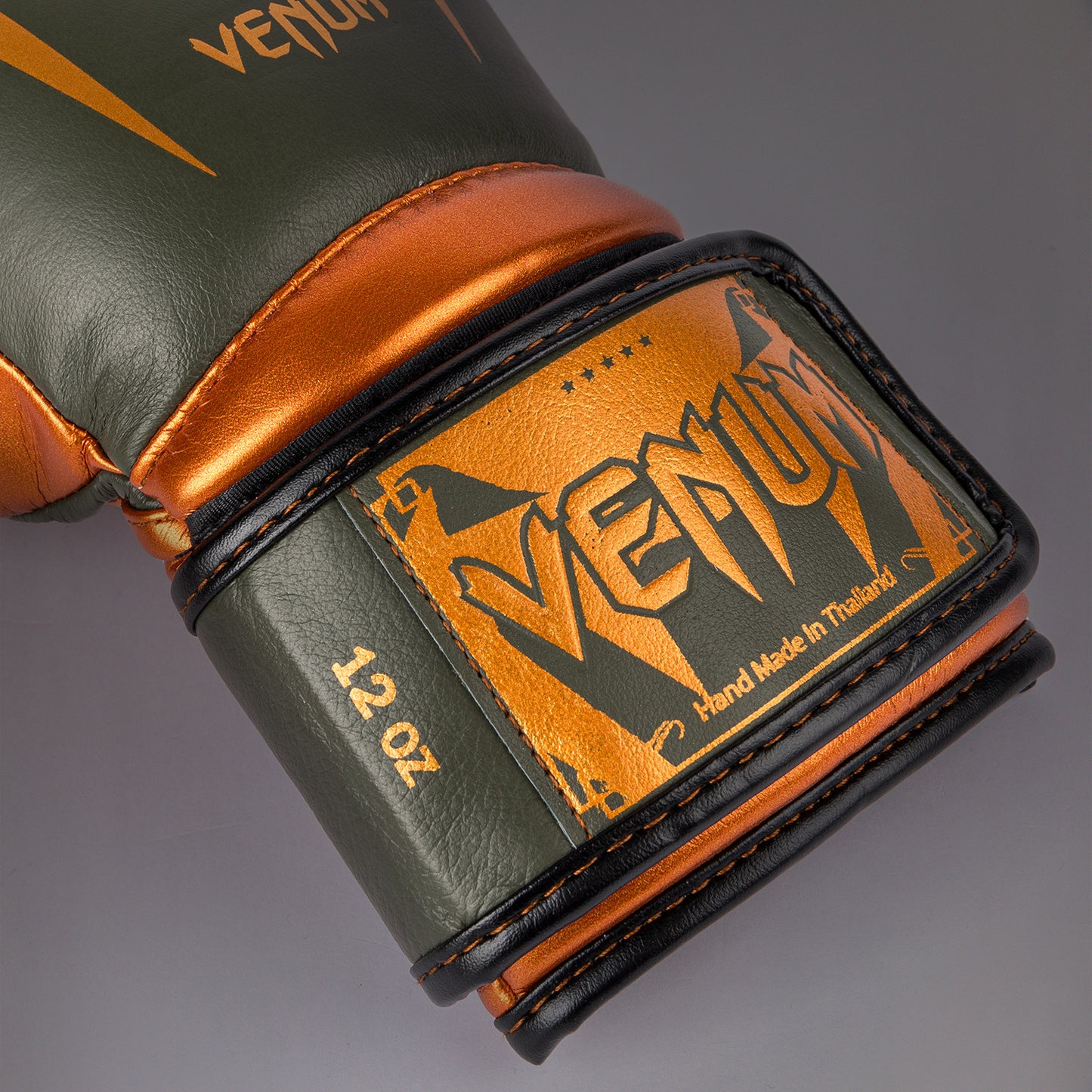 Venum Giant 3.0 Guantes de boxeo - Caqui/Bronce - Edición especial