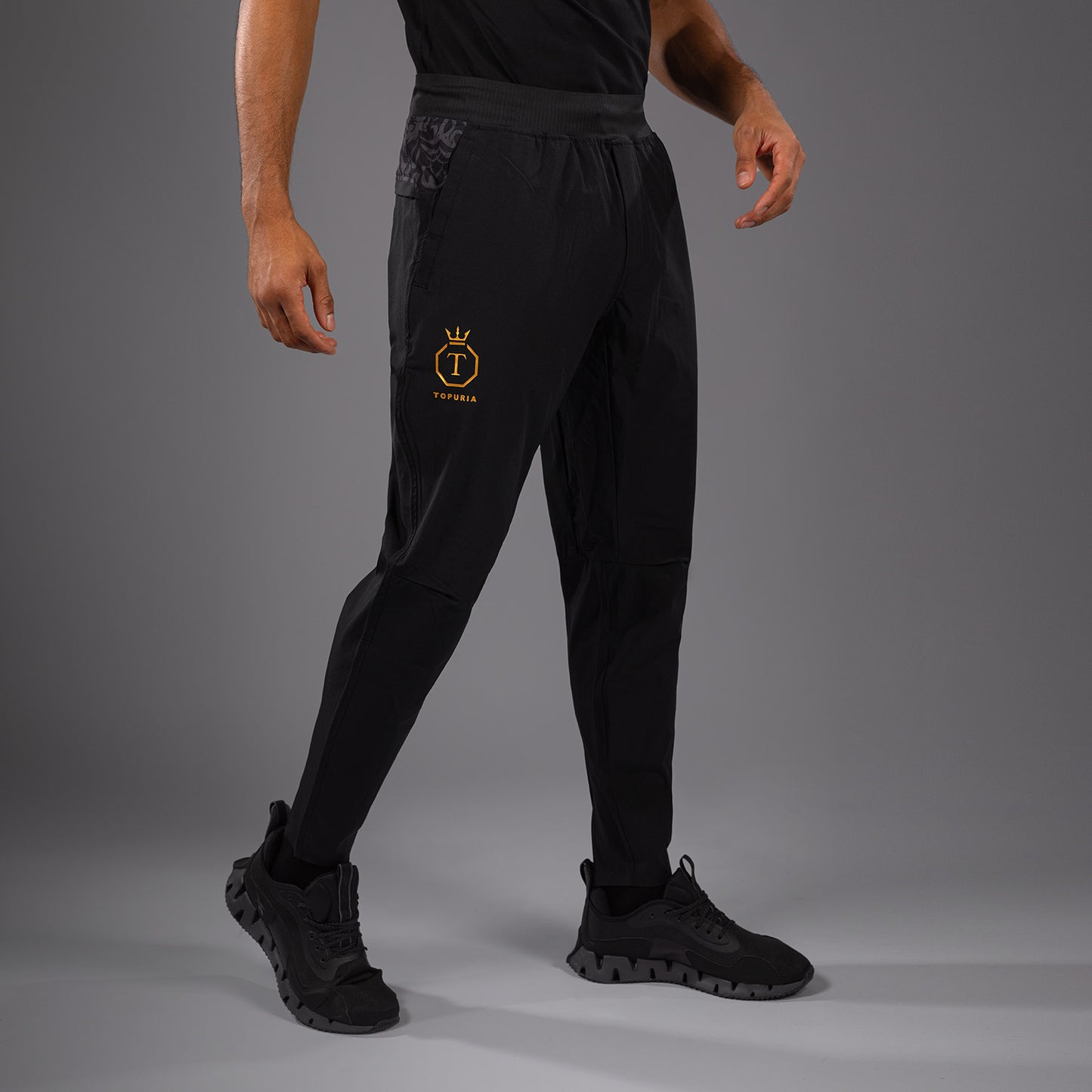 Venum x Topuria Unmatched Edition Pantalones de chándal - Negro/Dorado