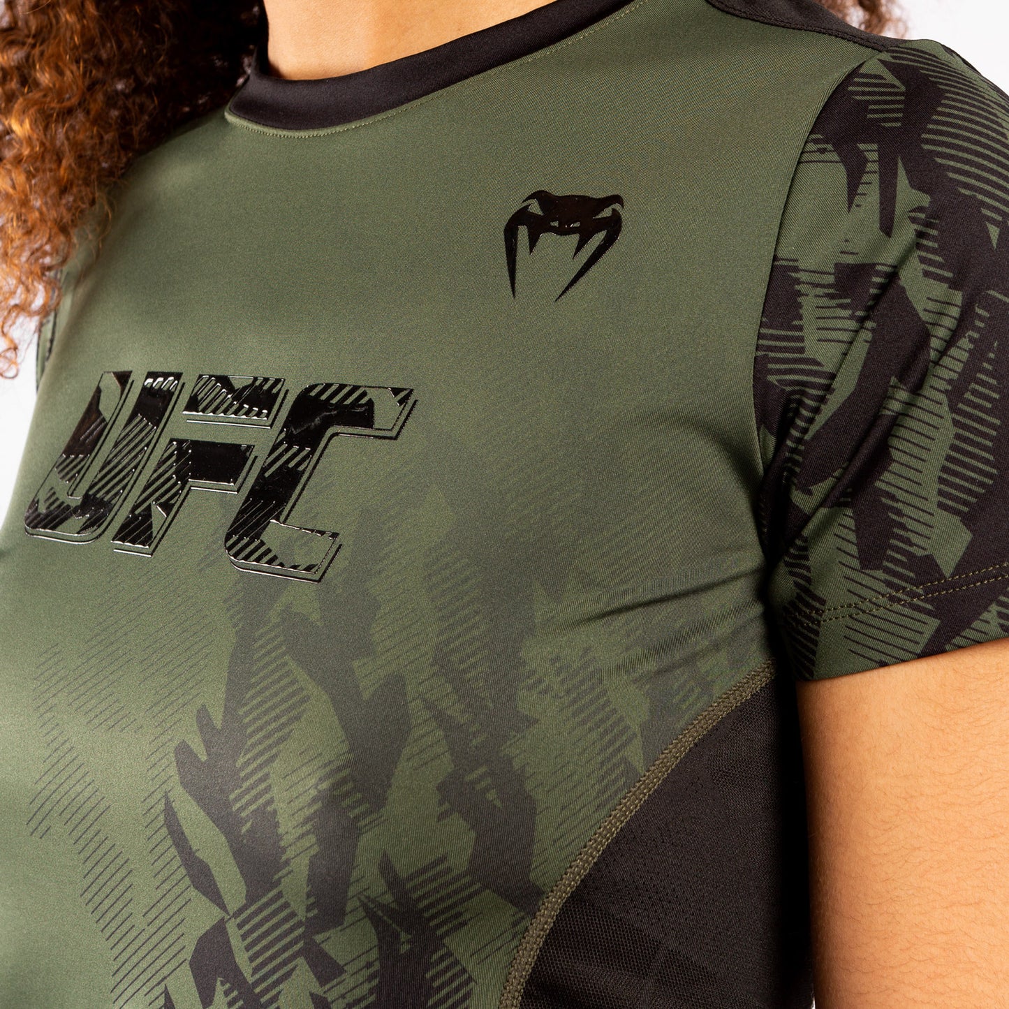 Venum UFC Authentic Fight Week Camiseta Performance de Manga Corta para Mujer – Caqui