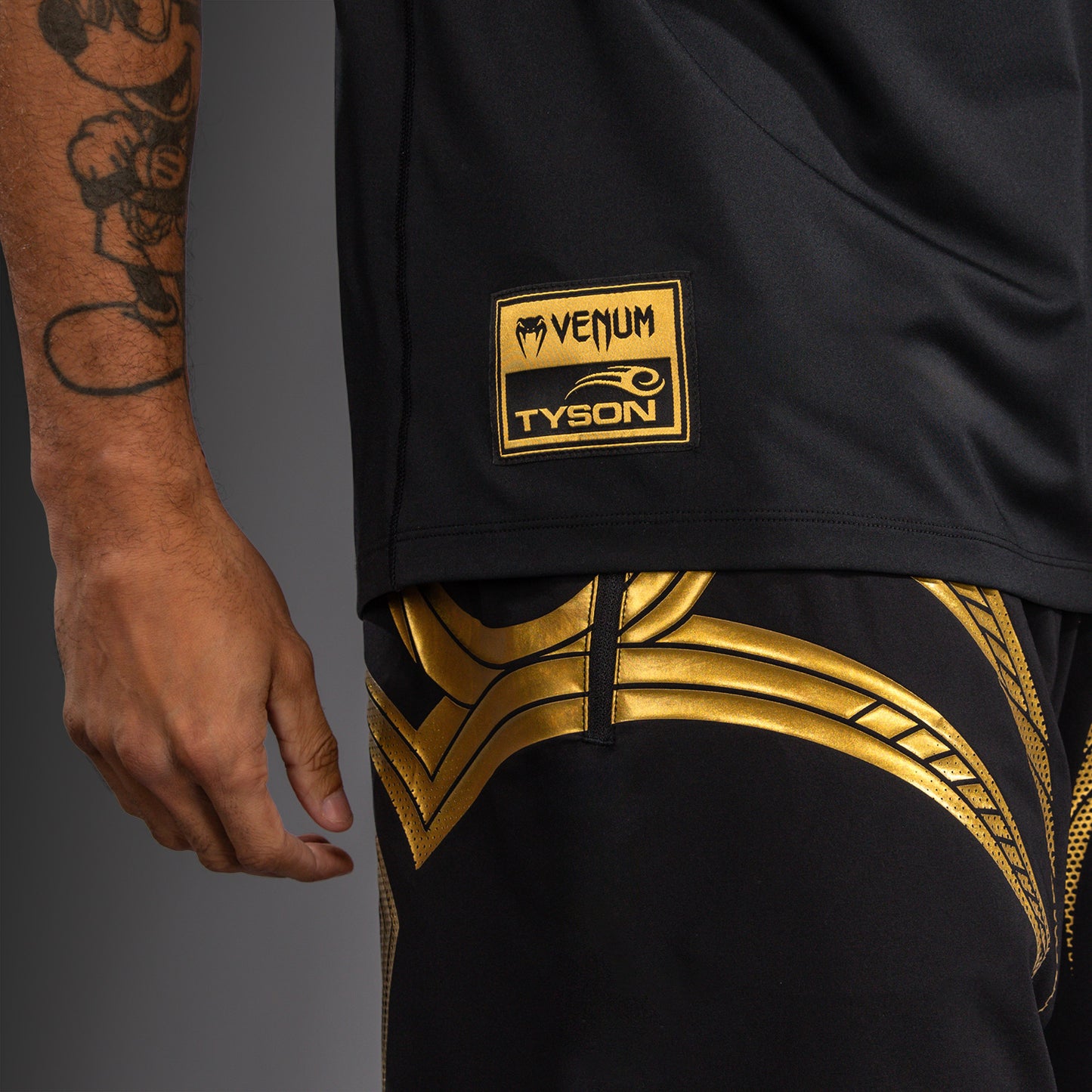 Venum x Mike Tyson Tiger Camiseta Dry Tech Tiger - Negro/Oro