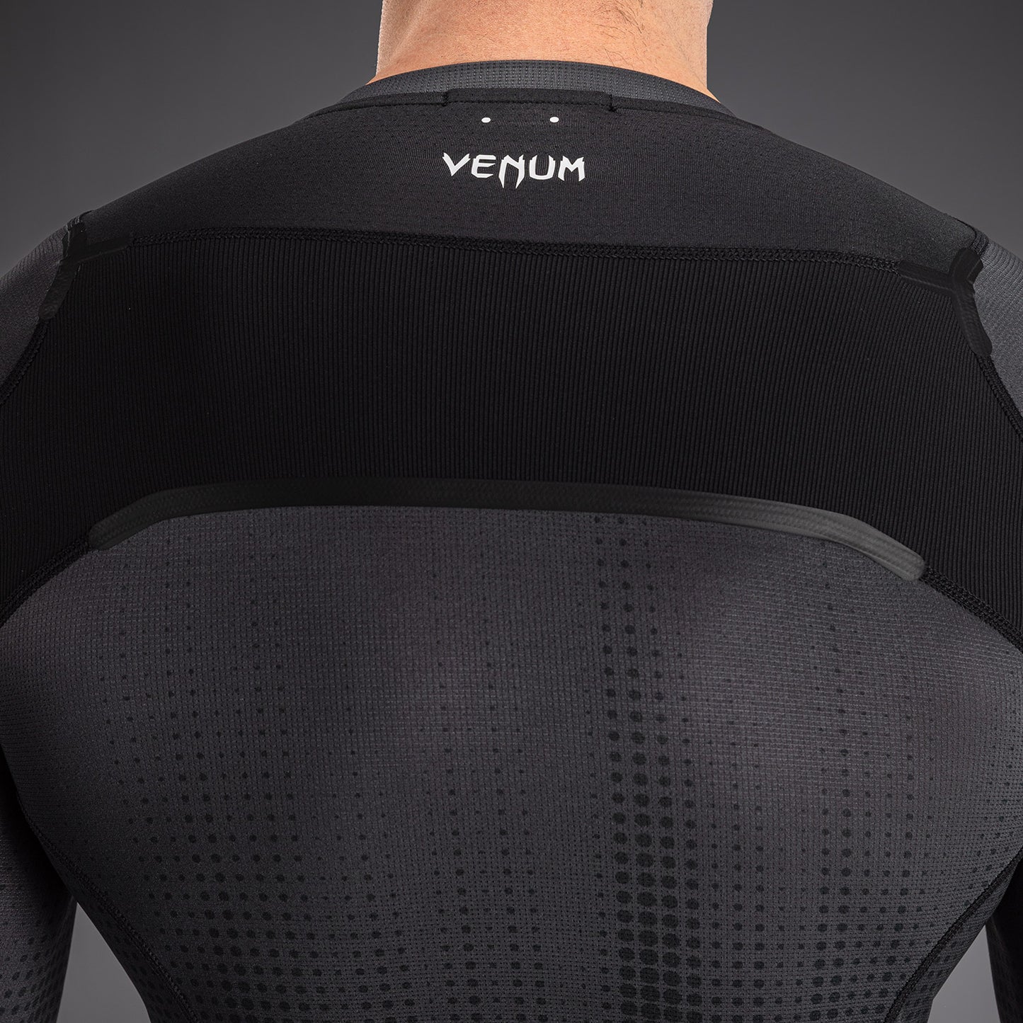 Venum Stealth Rashguard Manga Larga – Negro/Blanco