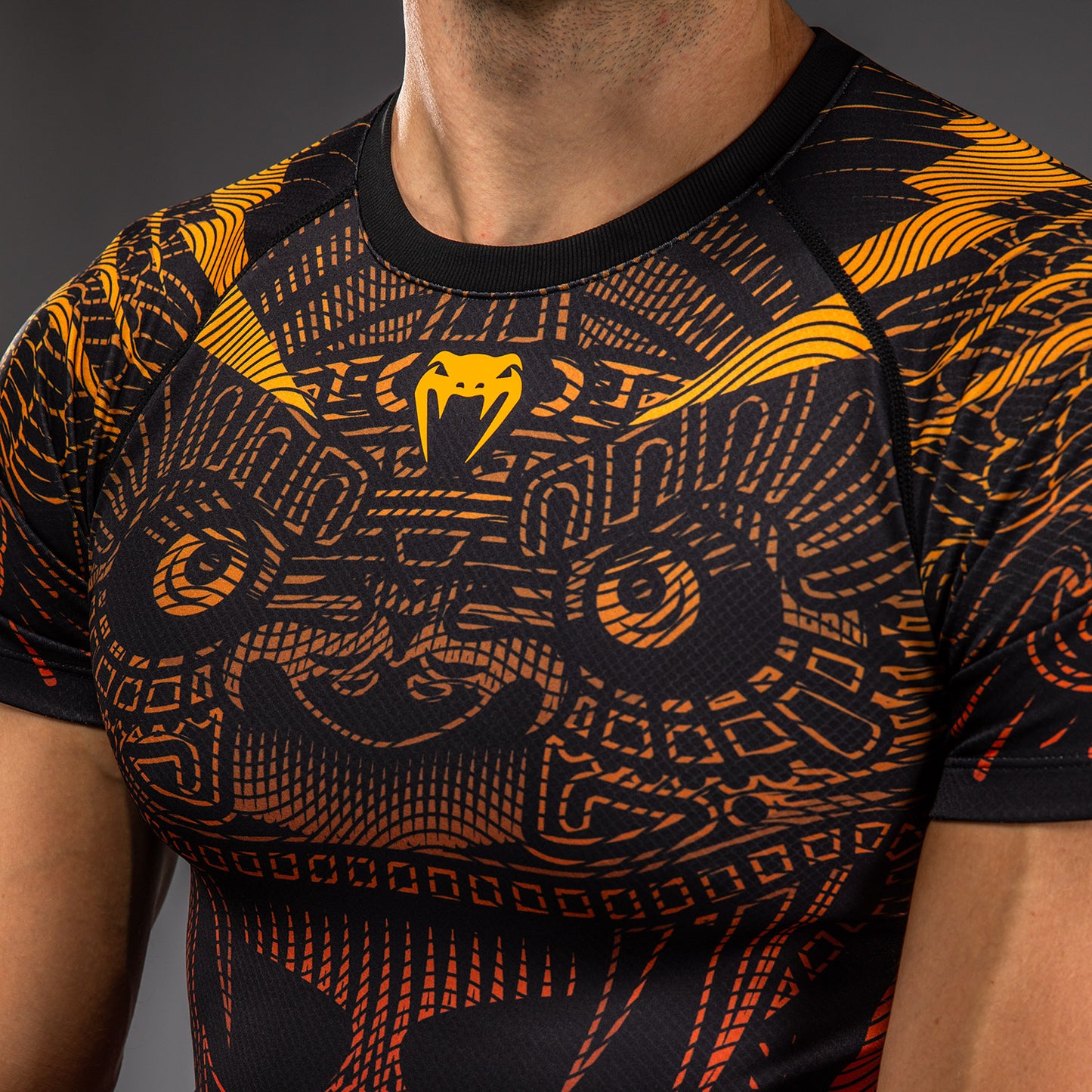 Venum Quetzal Fury Rashguard de Manga Corta - Negro/Rojo Fury/Mandarina