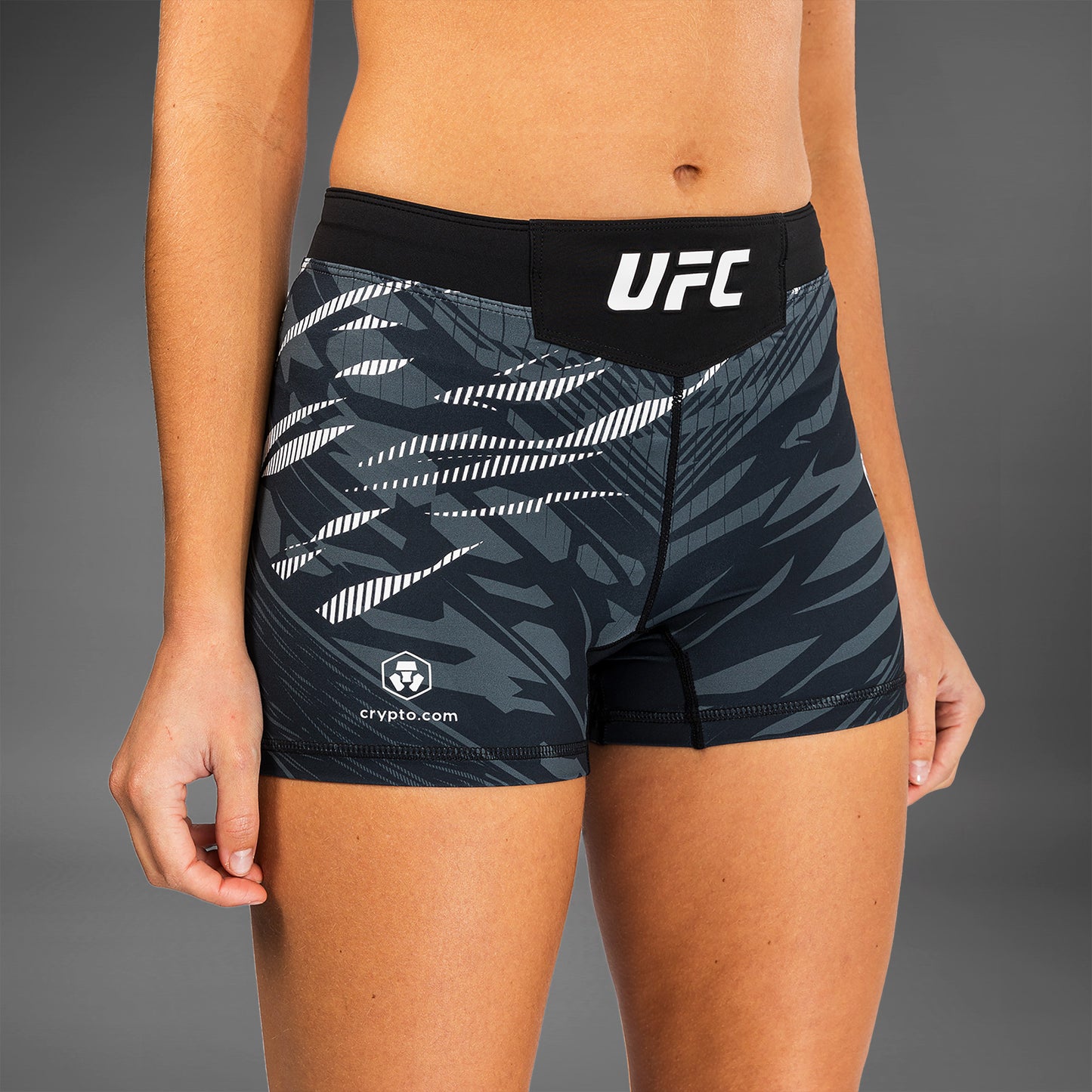 UFC Fusion by Venum Authentic Fight Night Vale Tudo Shorts para Mujer - Ajuste Corto - Negro