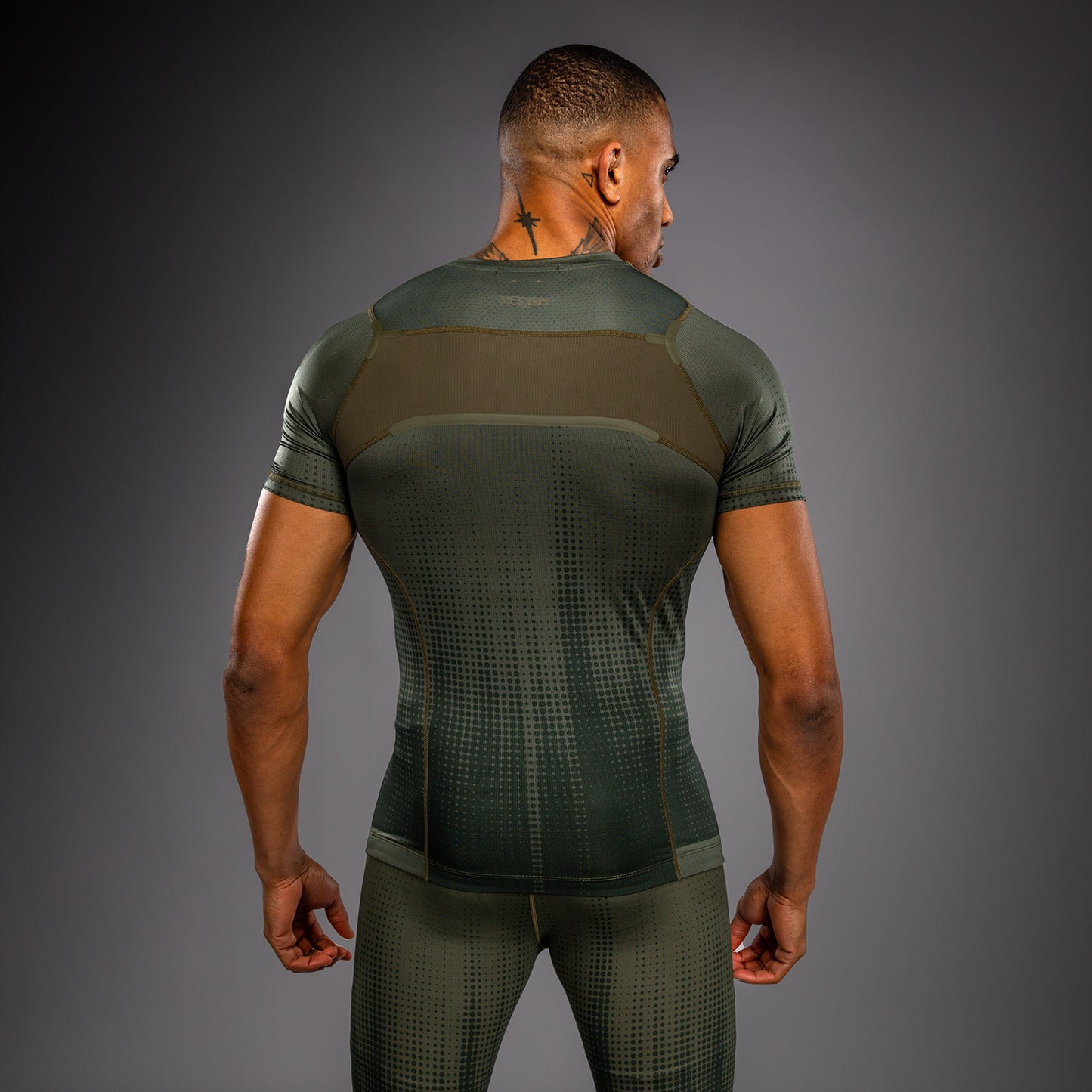 Venum Stealth Rashguard Manga Corta – Caqui/Verde Oscuro