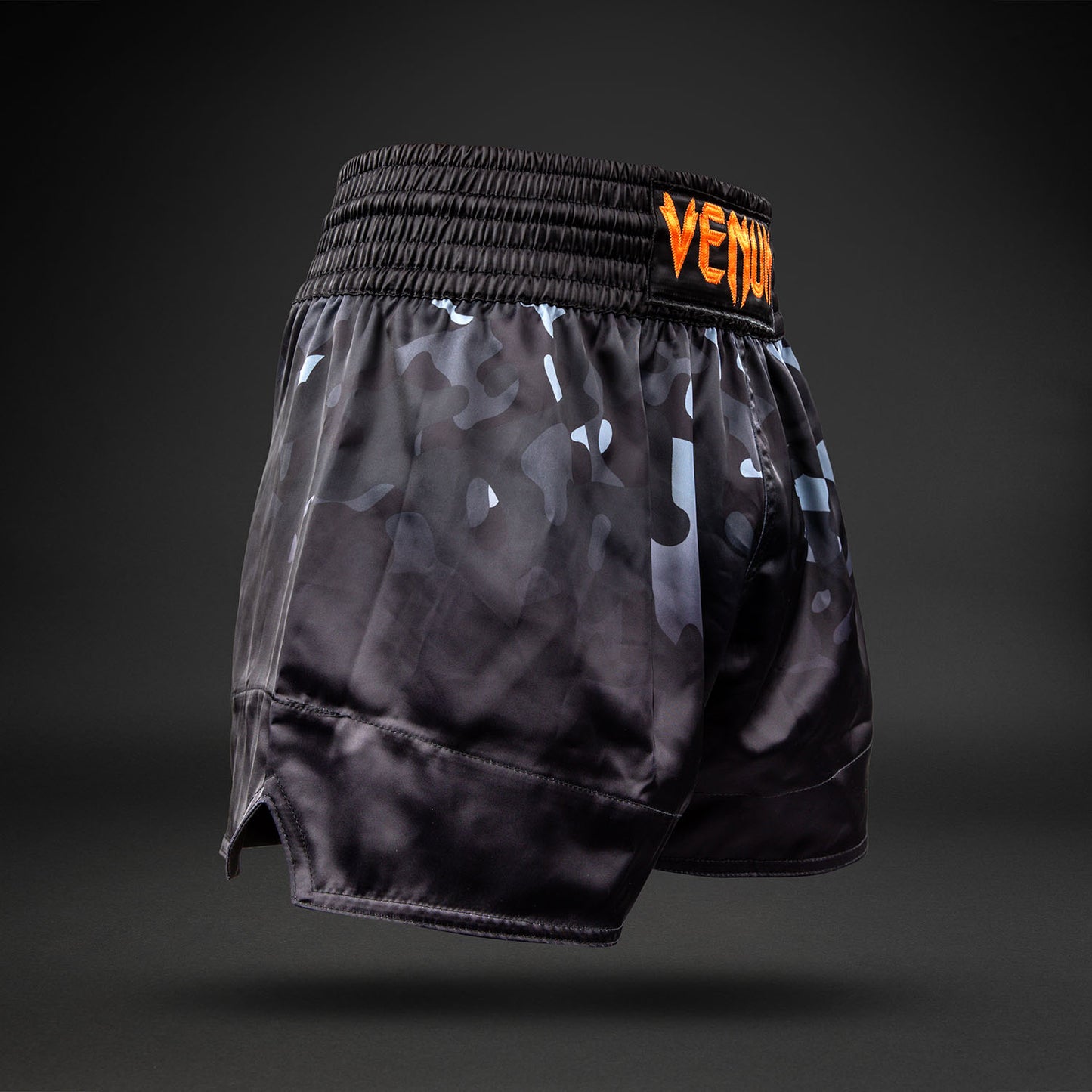 Venum Classic Shorts de Muay Thai - Camo Negro/Naranja