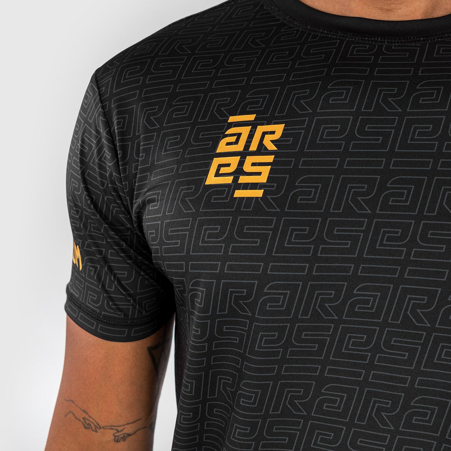 Venum x Ares Camiseta Dry-Tech para Hombre - Negro/Dorado