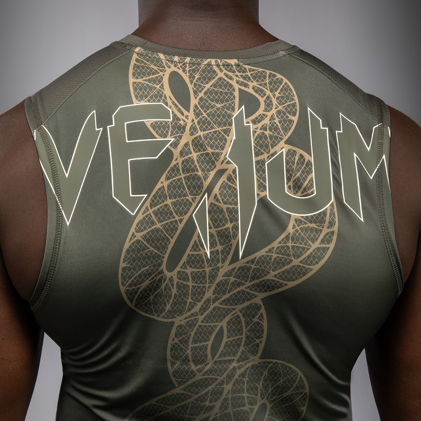 Venum Serpenti Rashguard Sin Mangas – Caqui/Bronce/Marfil