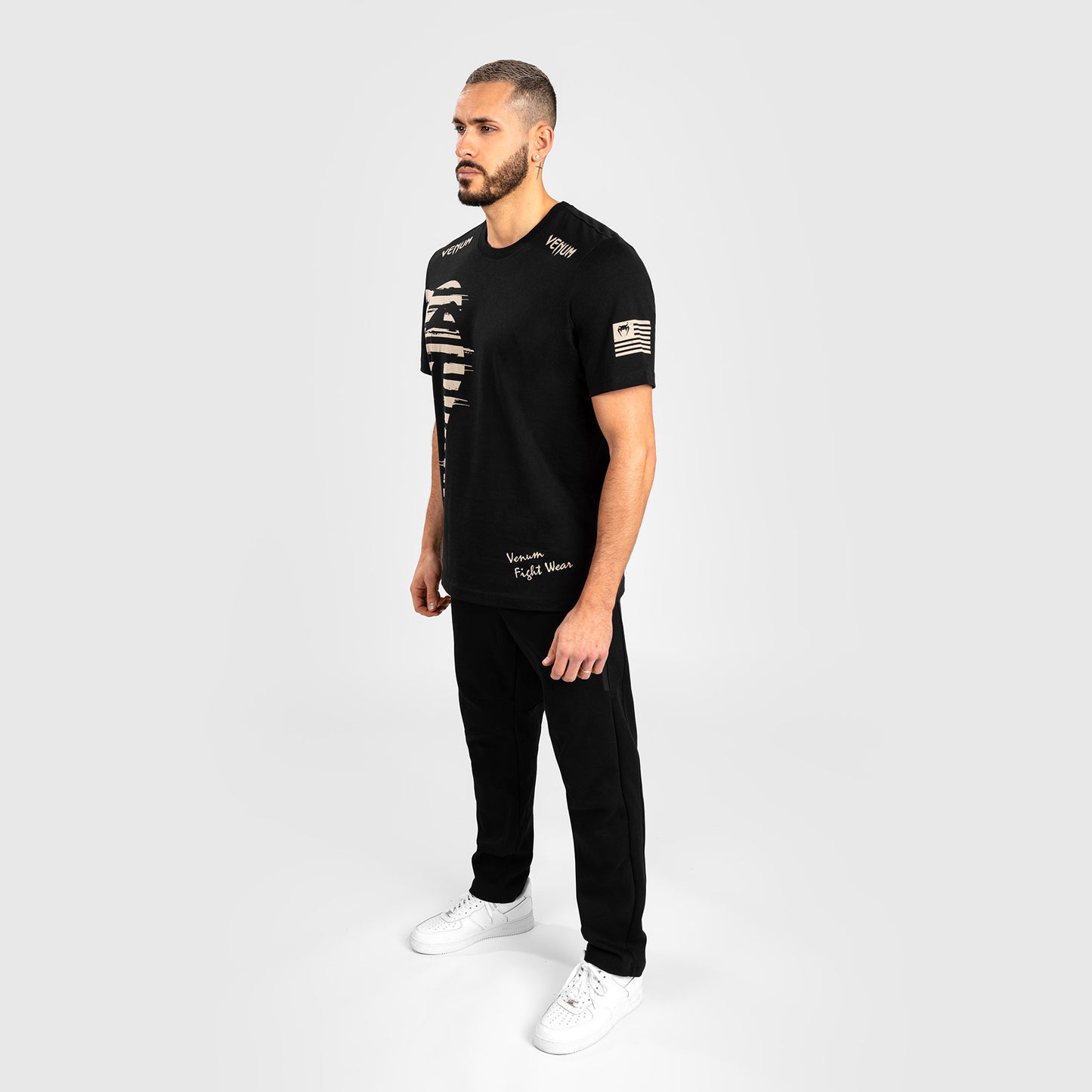 CAMISETA VENUM GIANT USA - REGULAR FIT - NEGRA