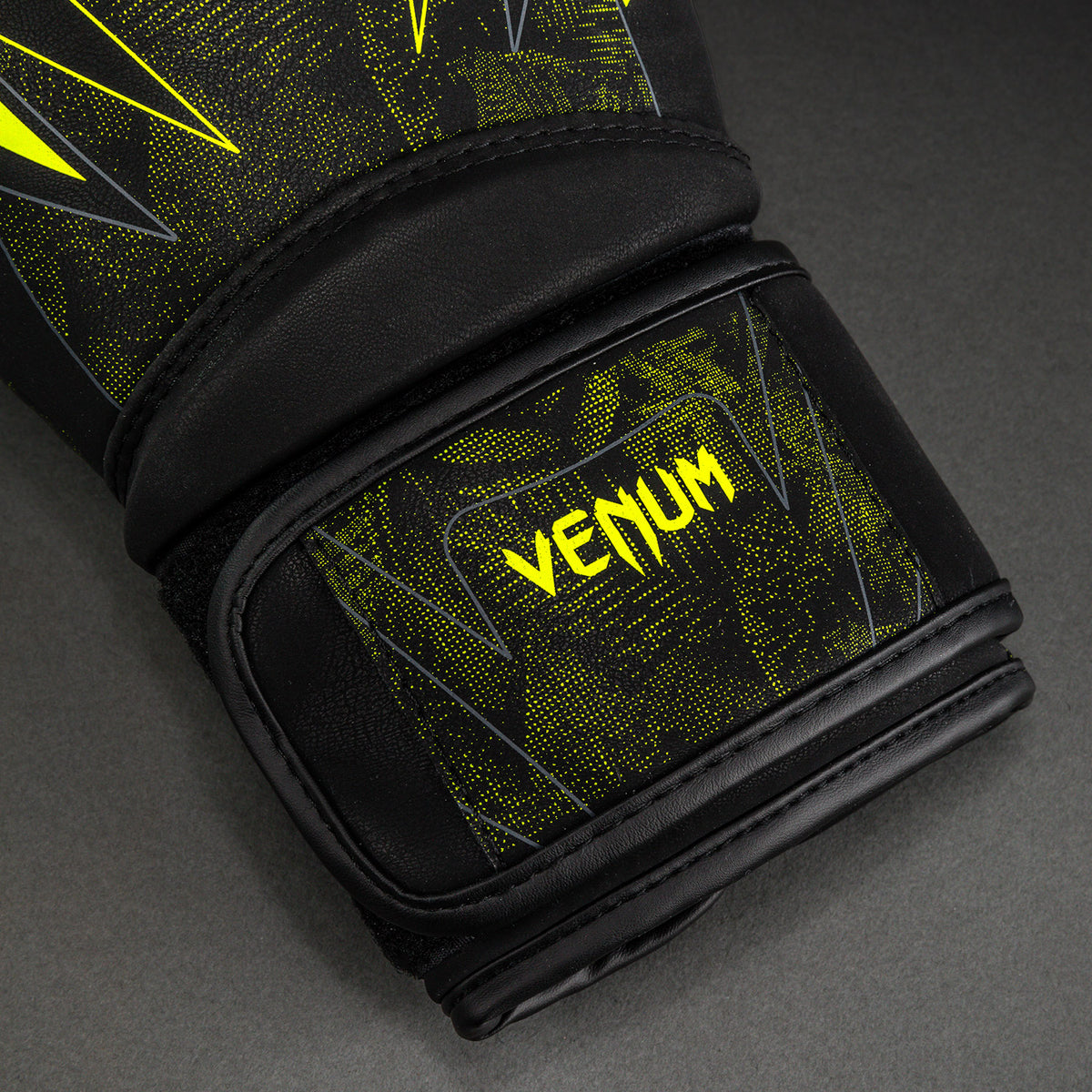 Venum Impact Amazonia Reborn Guantes de boxeo Impact - Negro/Verde